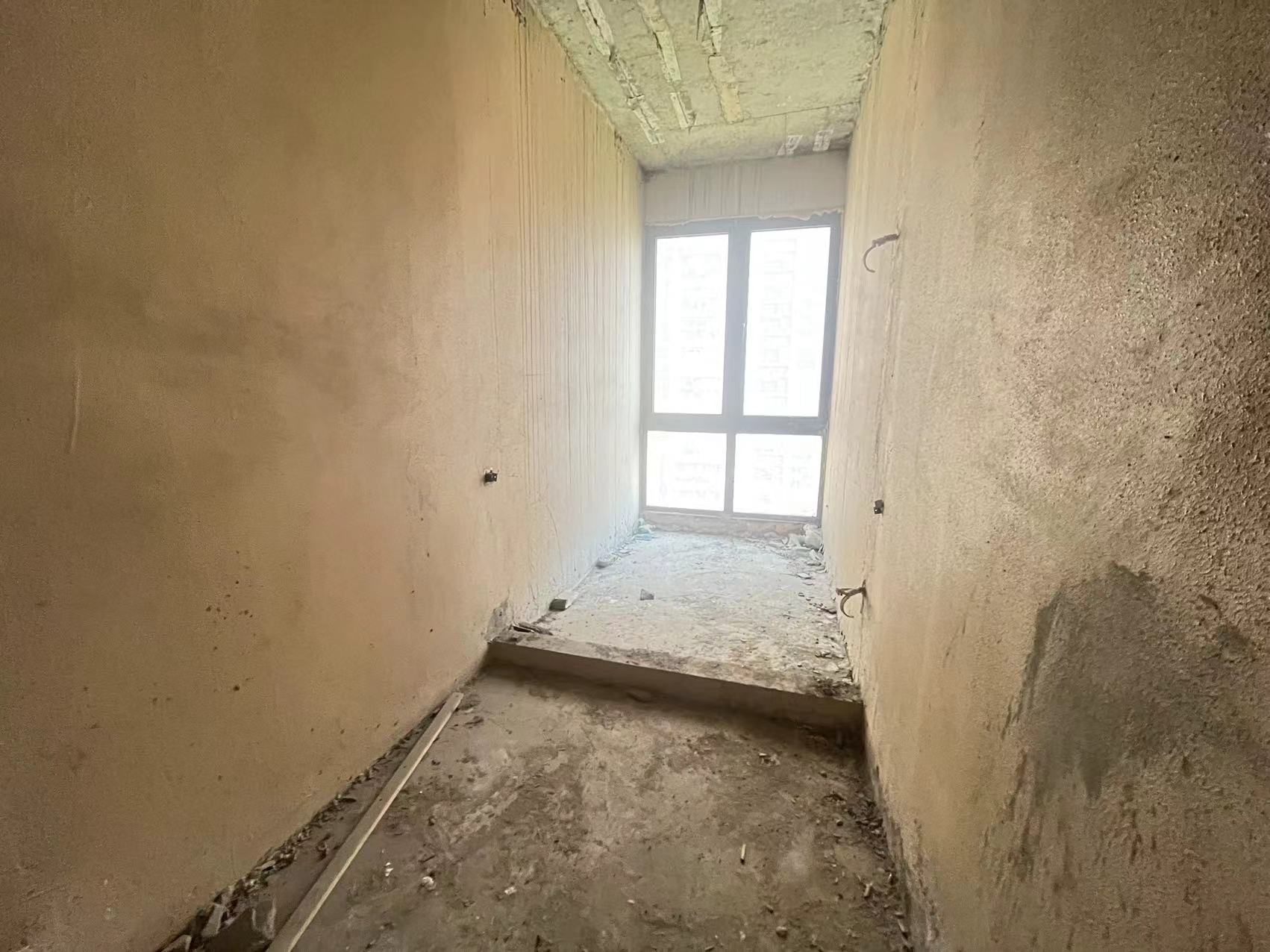华强城 3室2厅2卫 116m²