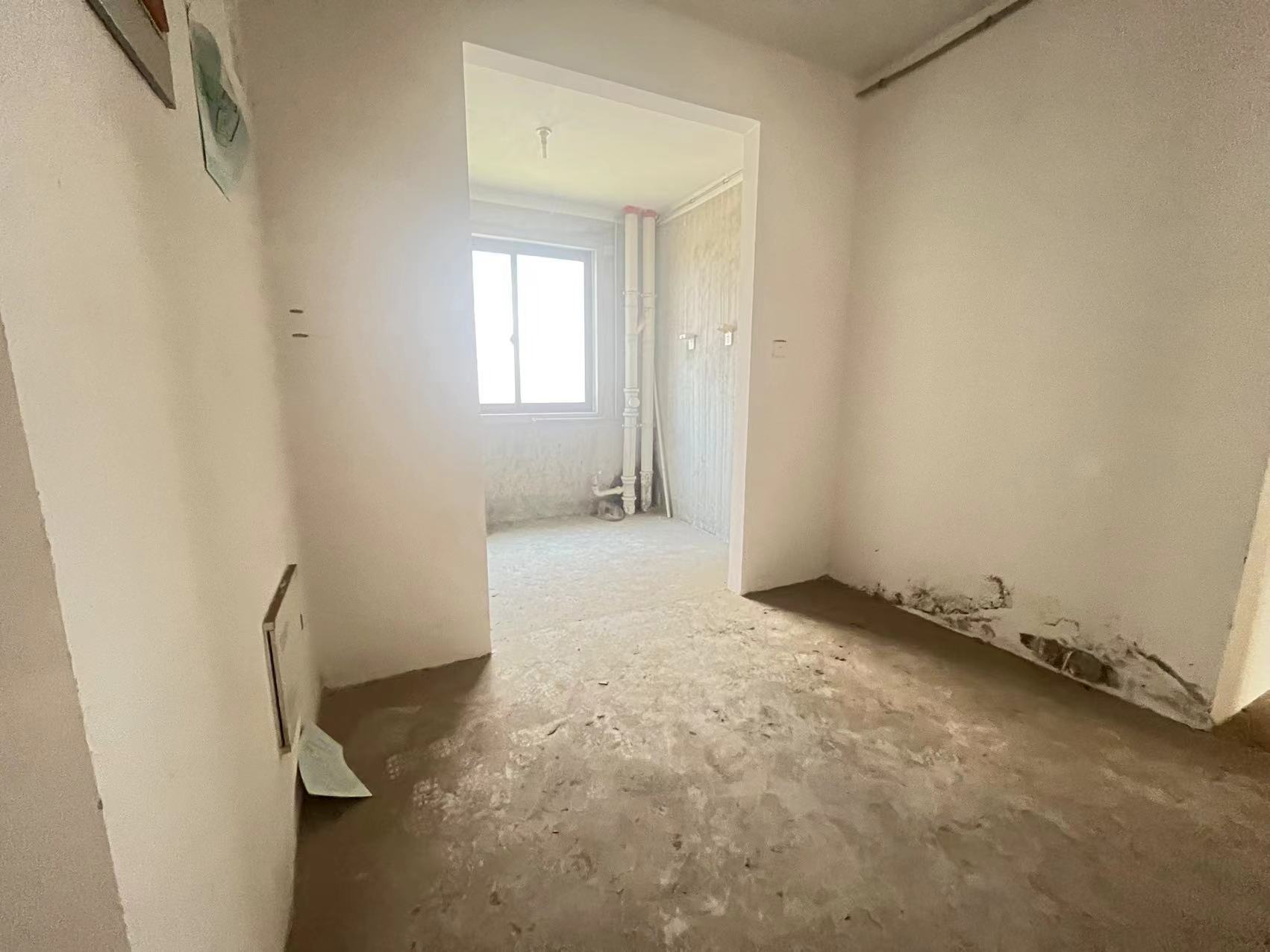 华强城 3室2厅2卫 116m²