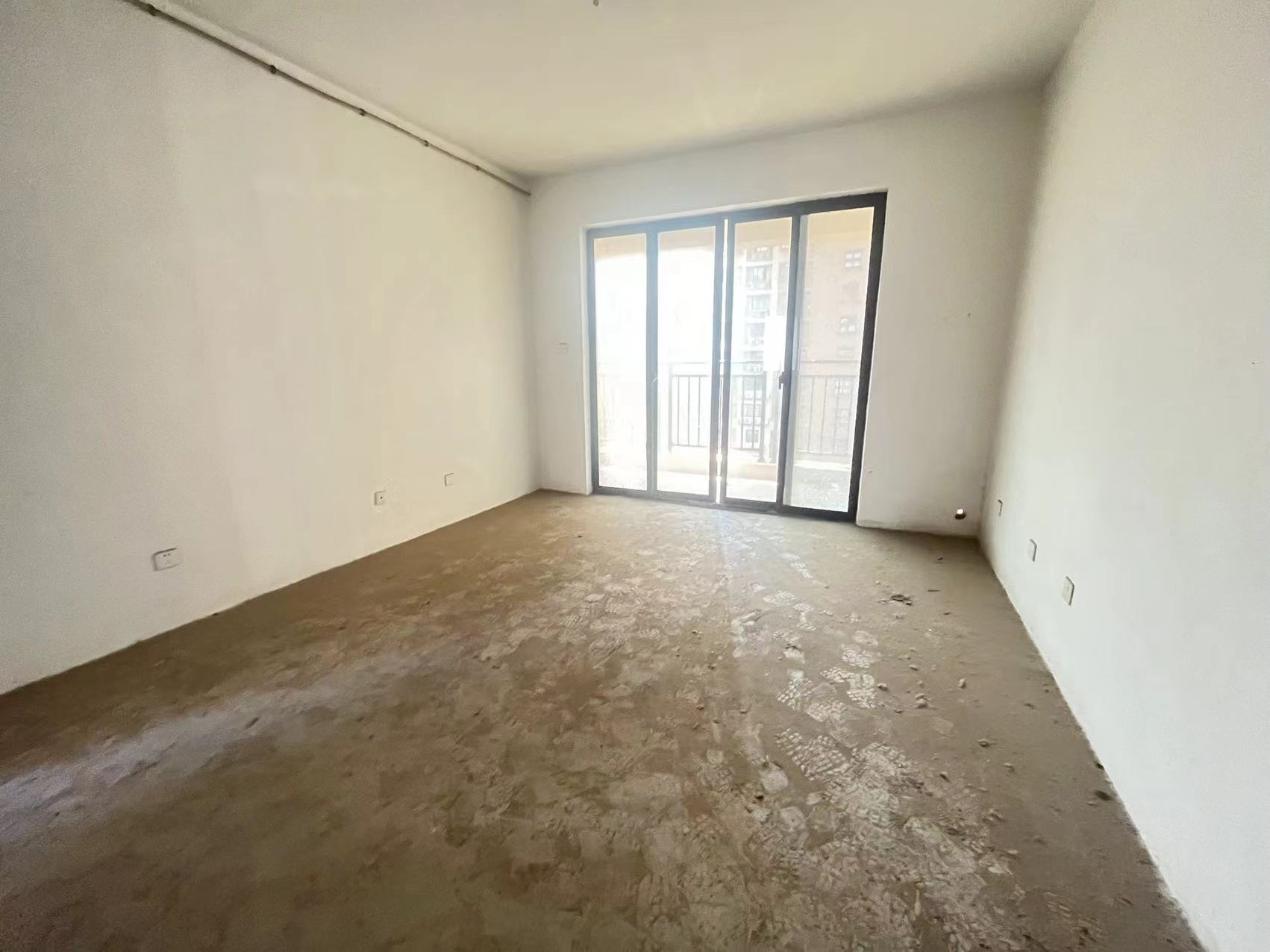 华强城 3室2厅2卫 116m²