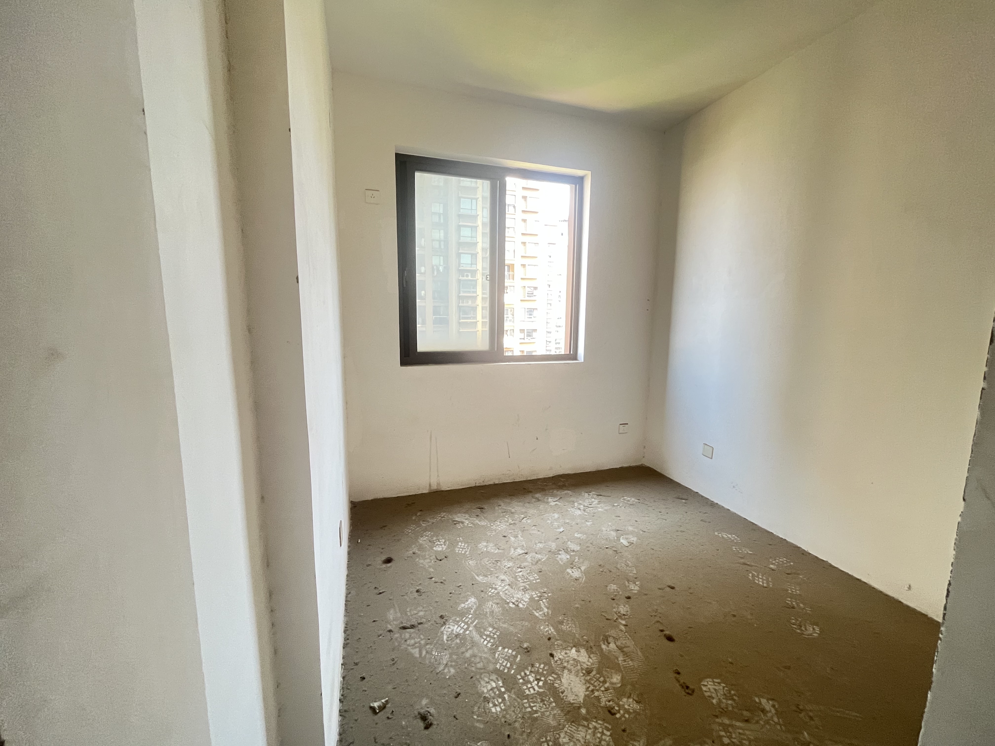 华强城 3室2厅2卫 116m²