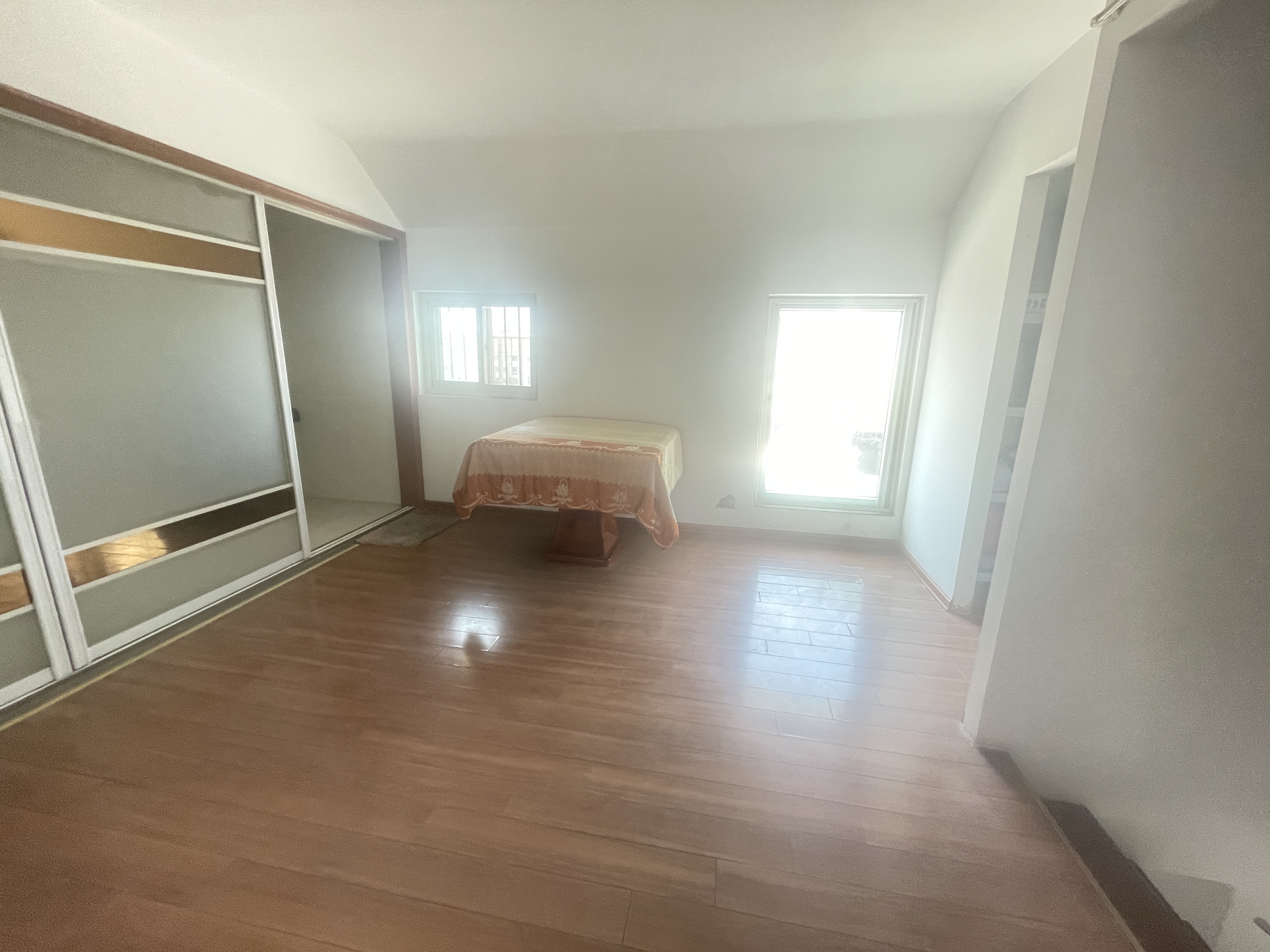 东城花园 4室3厅2卫 147m²