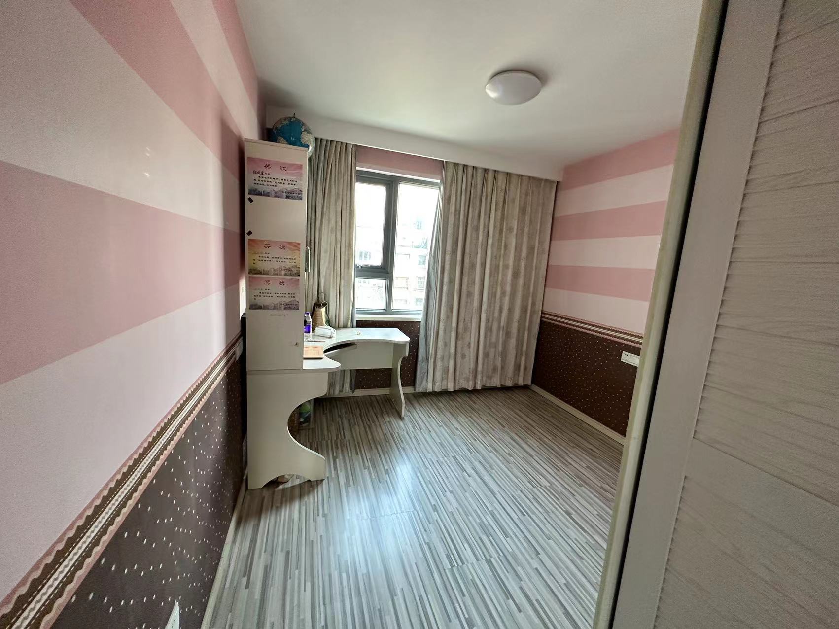 瑞景广场 4室2厅2卫 125m&sup2;