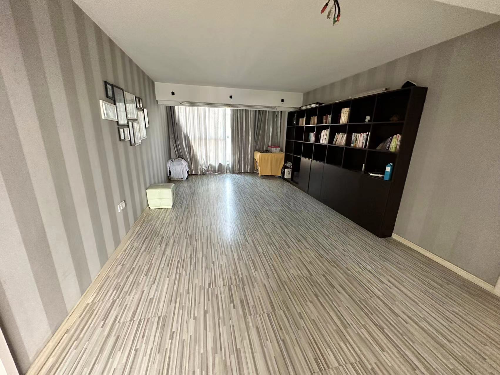 瑞景广场 4室2厅2卫 125m&sup2;