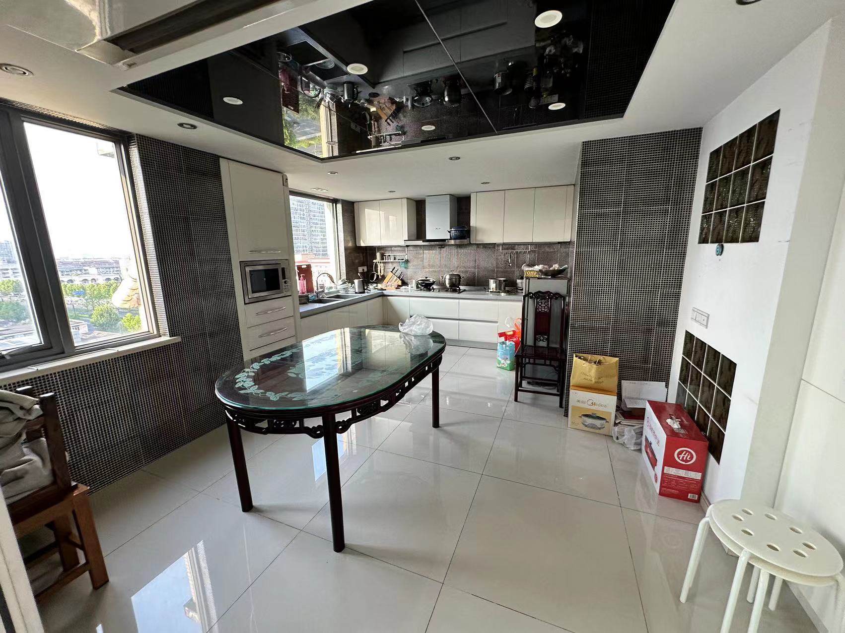 瑞景广场 4室2厅2卫 125m&sup2;