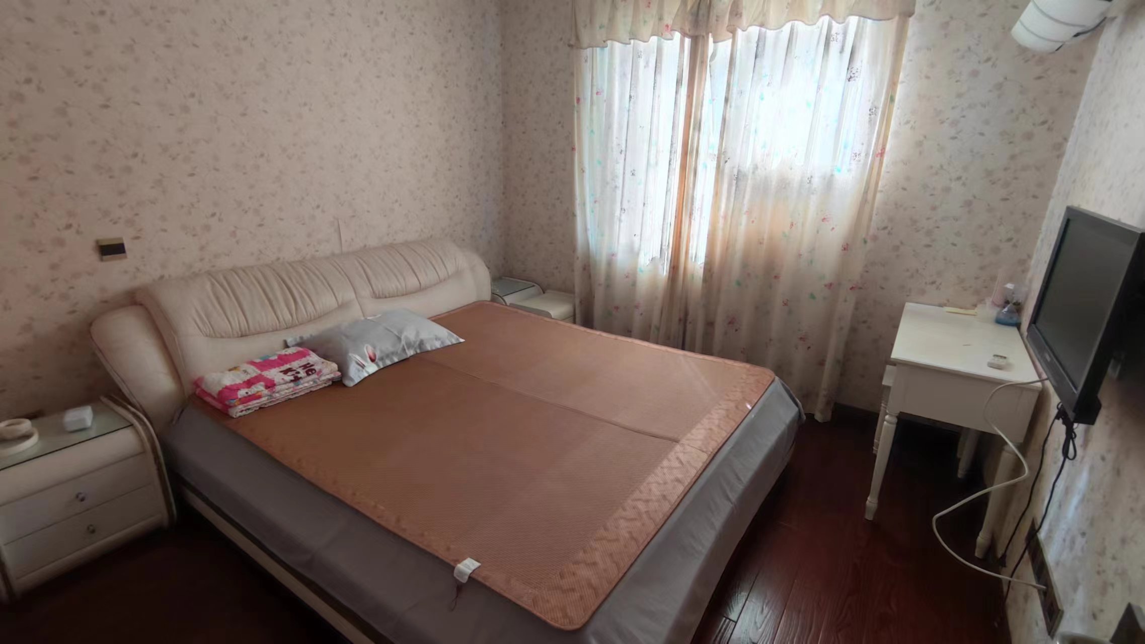 外滩小区 3室2厅1卫 128m&sup2;