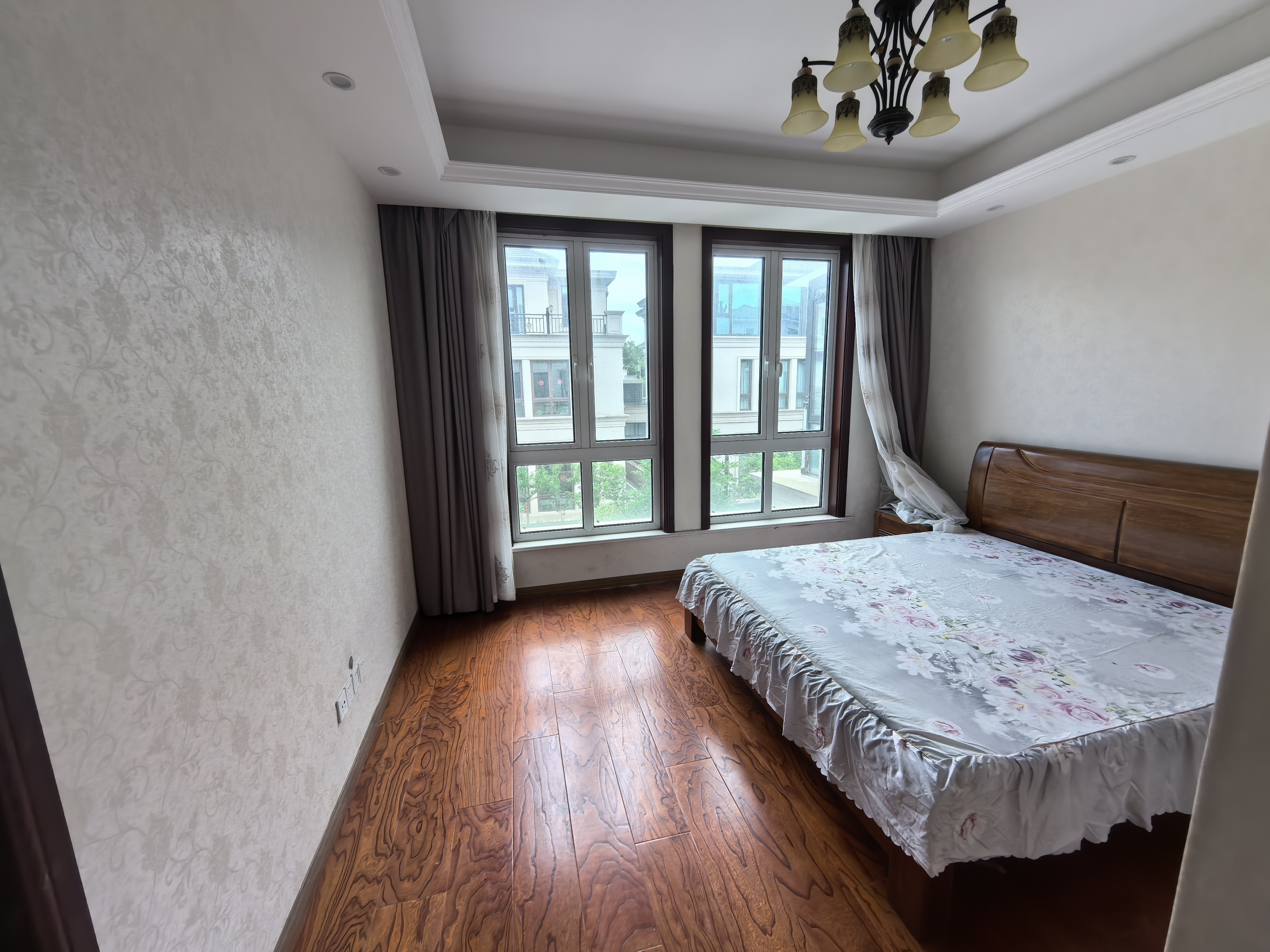 顺发御园 5室2厅4卫 249m&sup2;