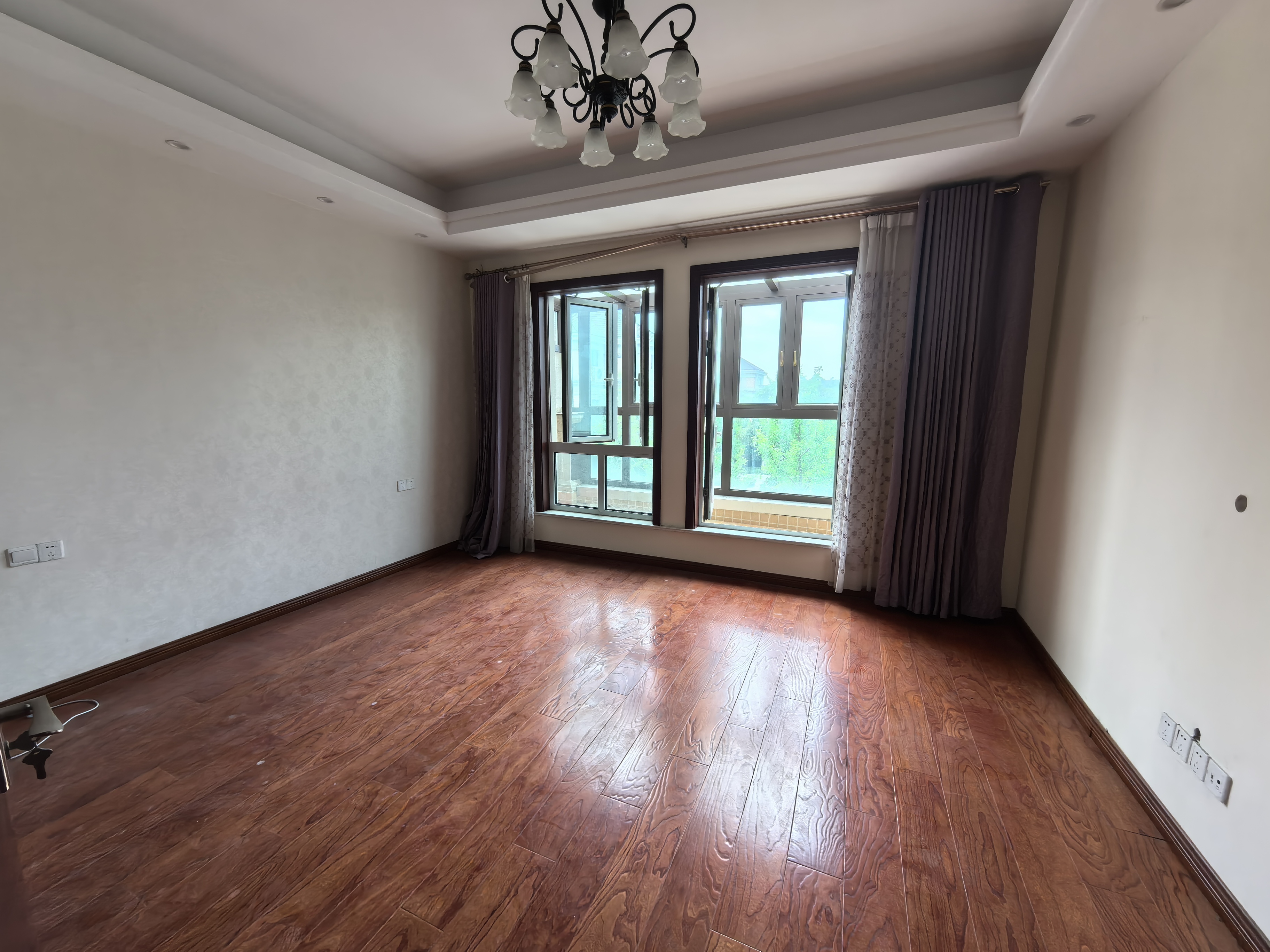 顺发御园 5室2厅4卫 249m&sup2;