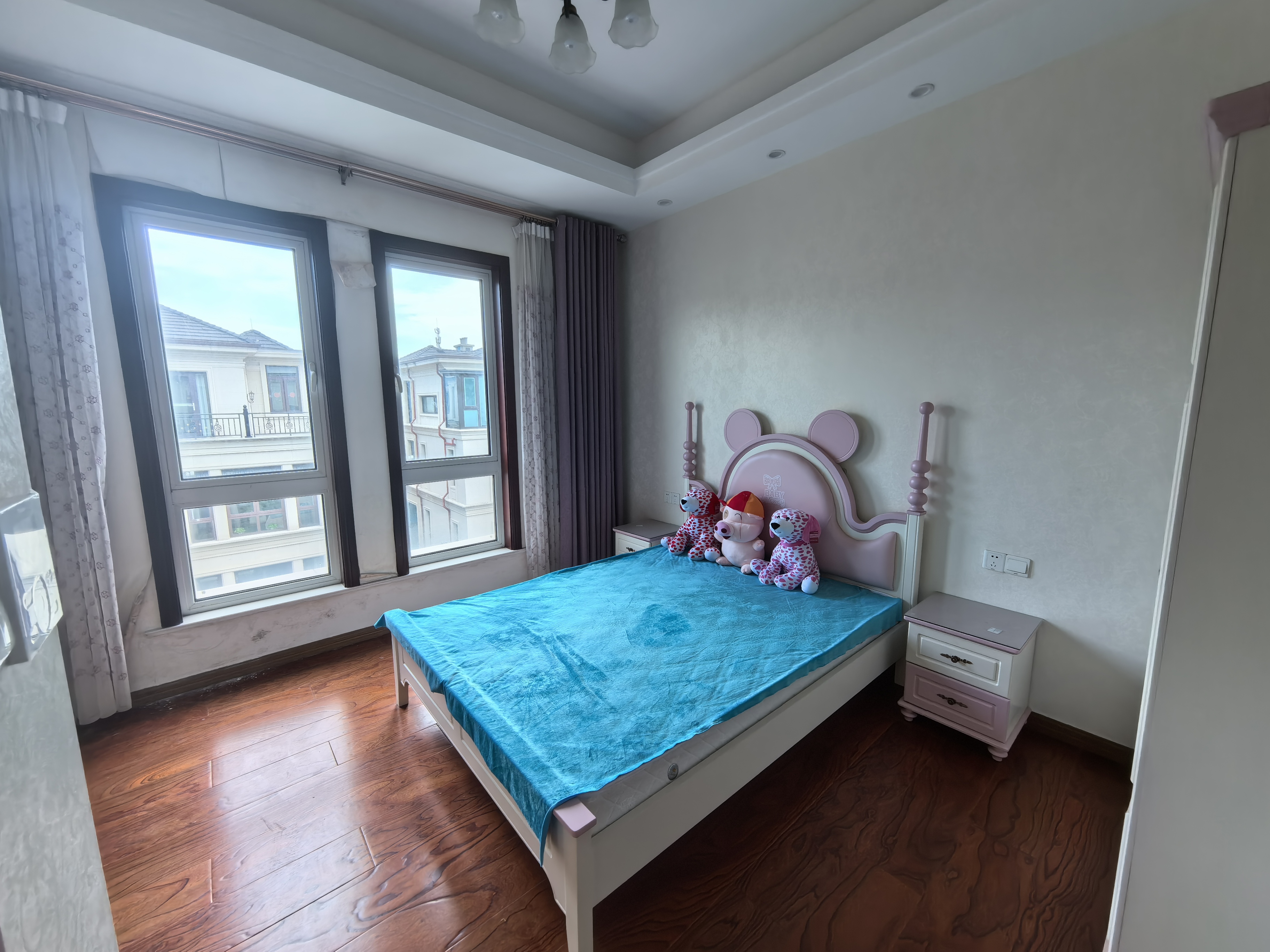 顺发御园 5室2厅4卫 249m&sup2;