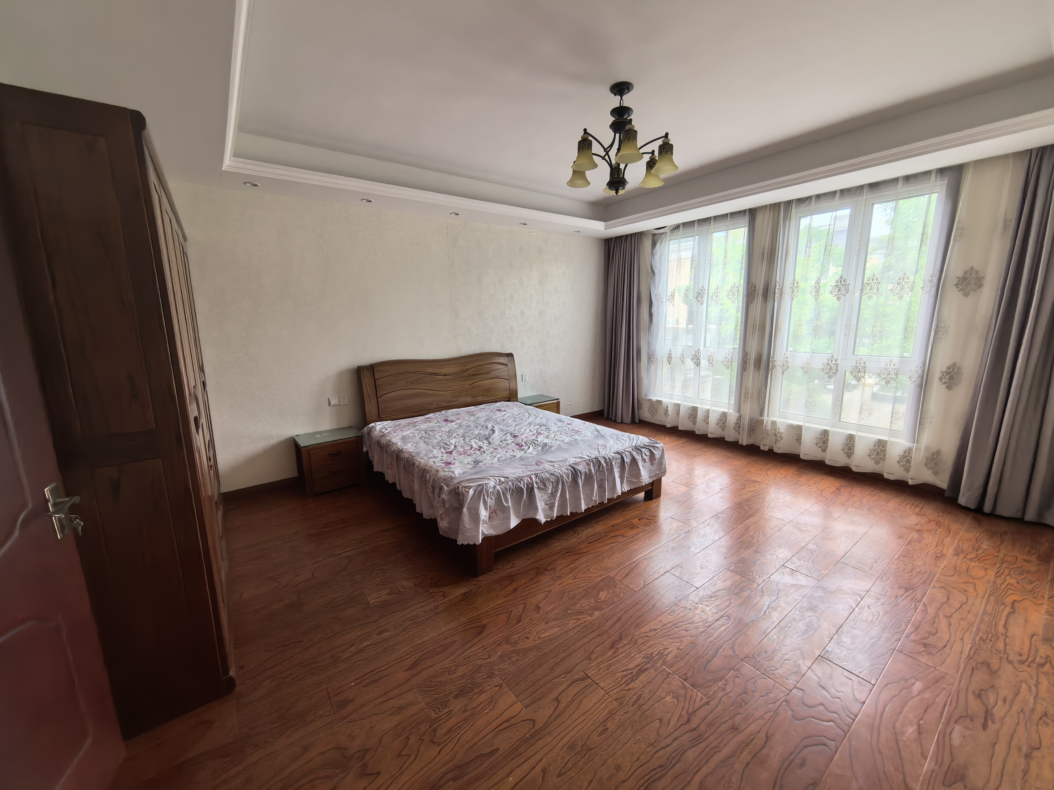 顺发御园 5室2厅4卫 249m&sup2;