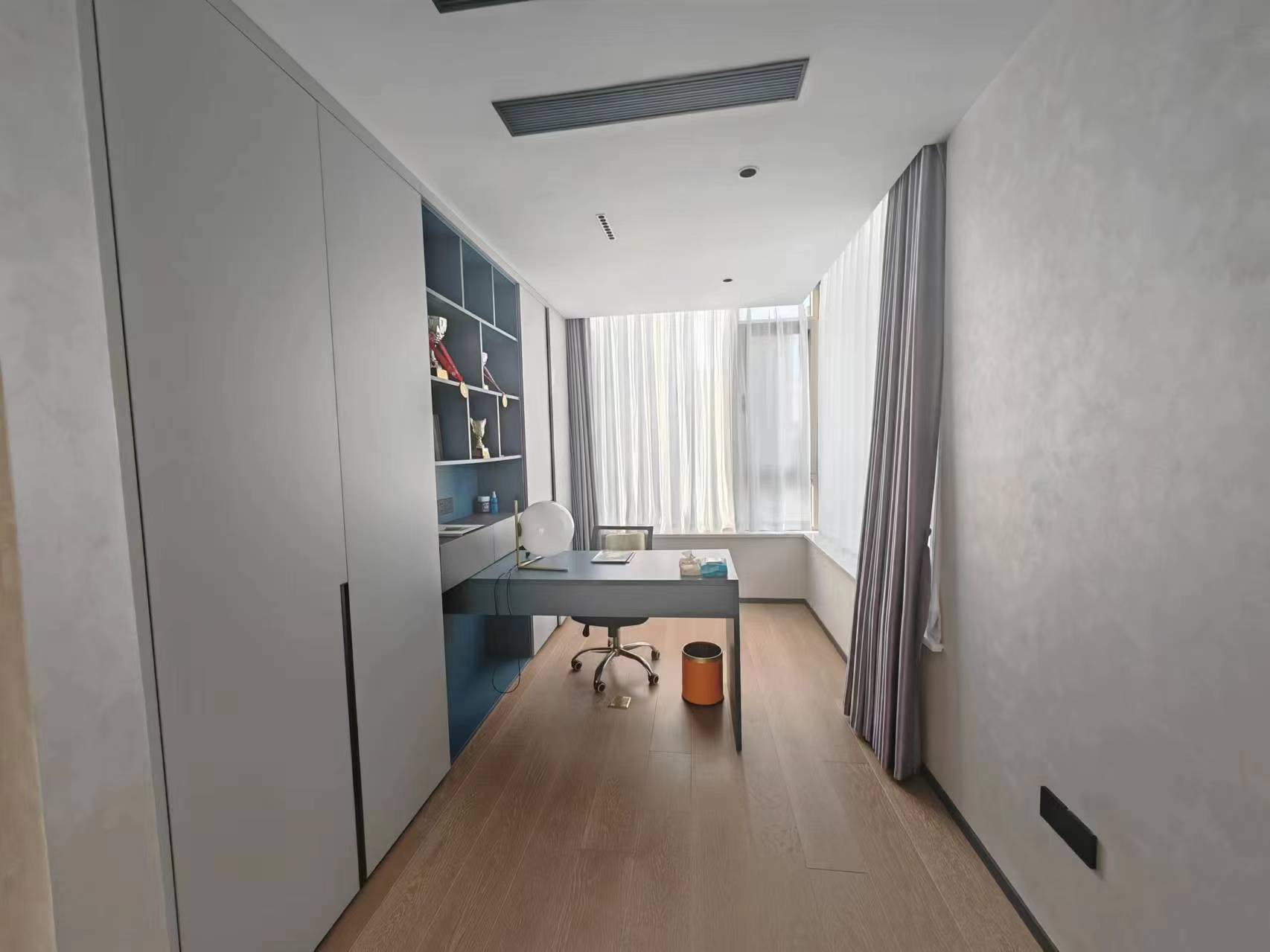 云樾东方 4室3厅4卫 175m²