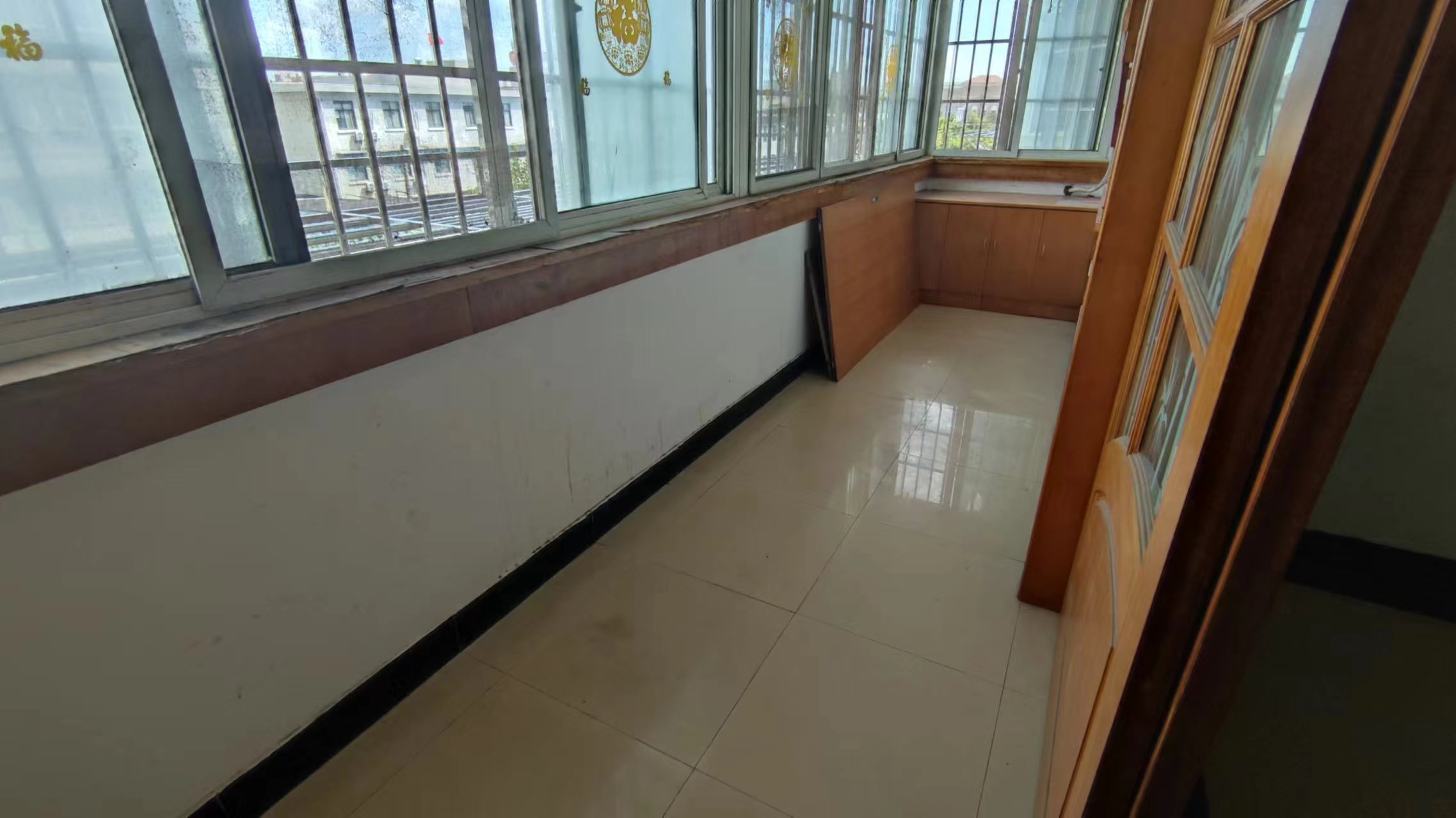 外滩小区 3室1厅2卫 132m&sup2;