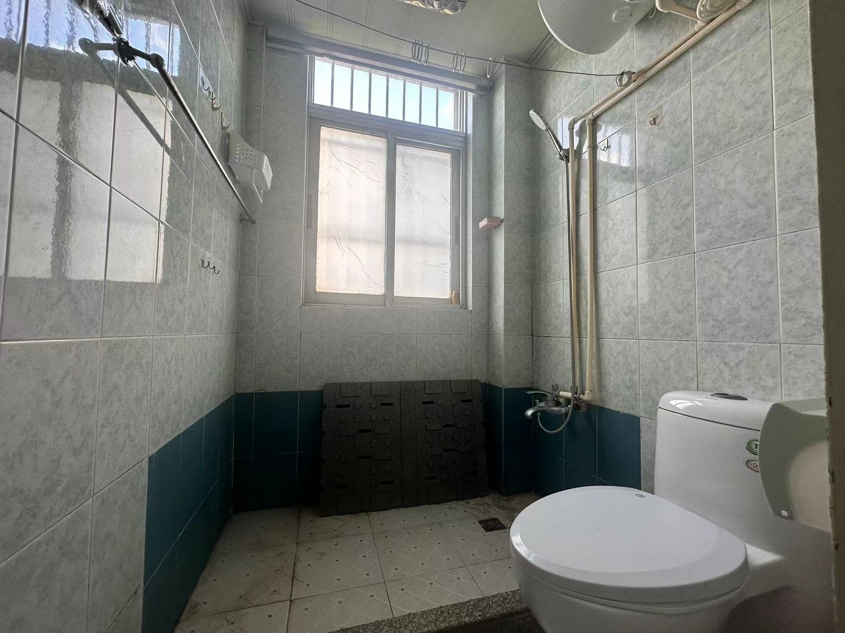 金和小区 4室2厅1卫 103.03m&sup2;