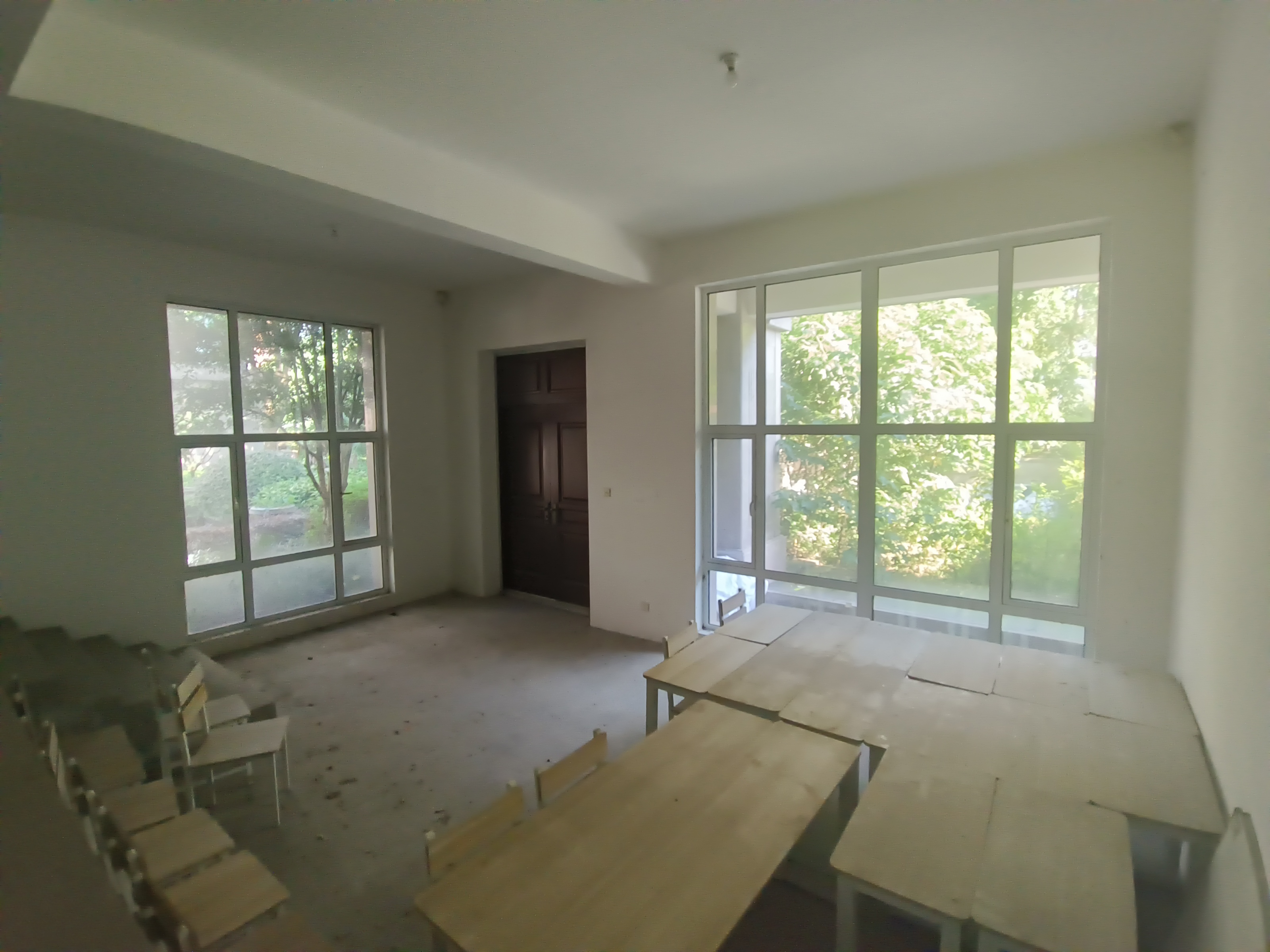 天安花园 5室2厅3卫 300m&sup2;
