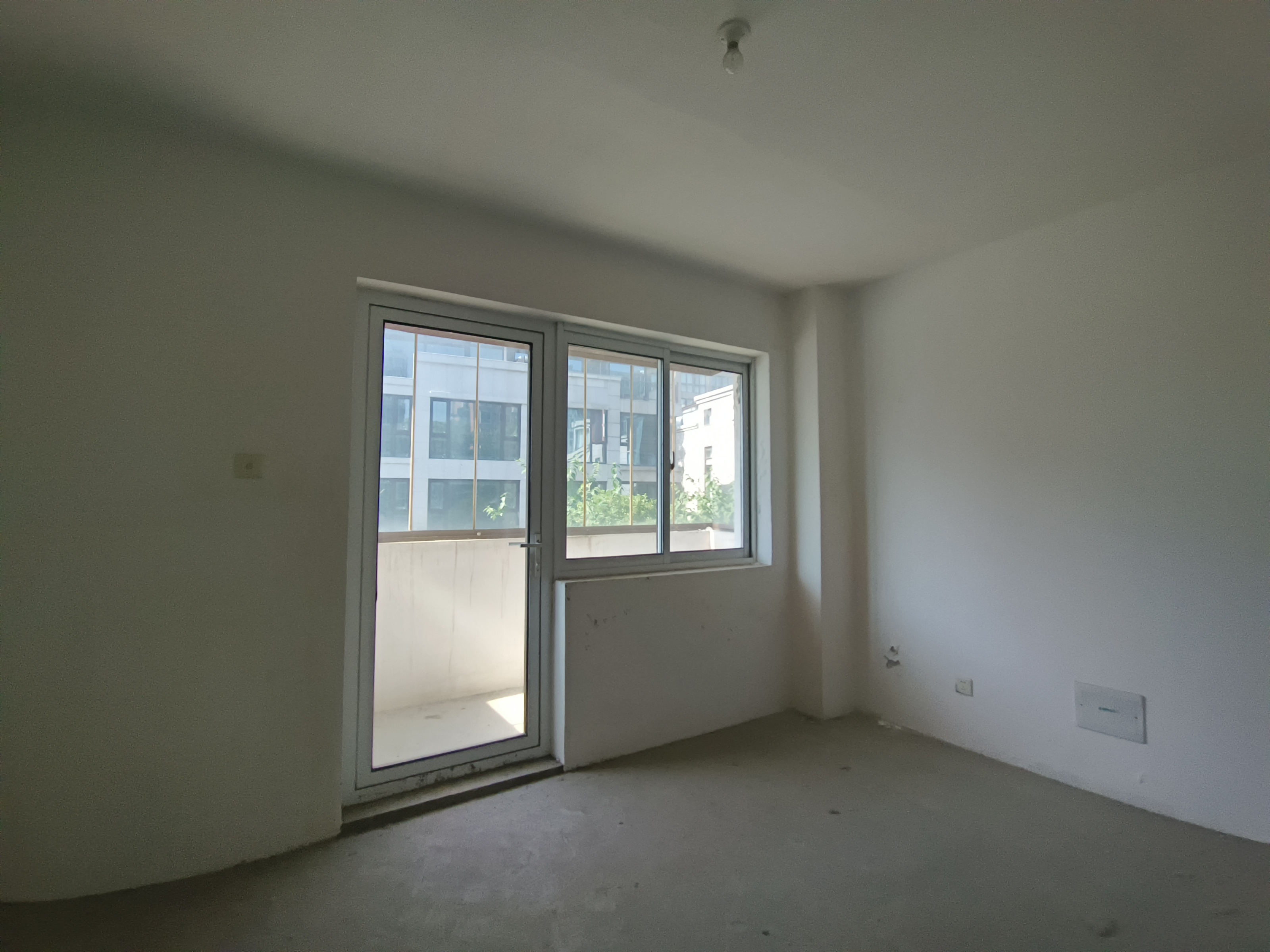 天安花园 5室2厅3卫 300m&sup2;