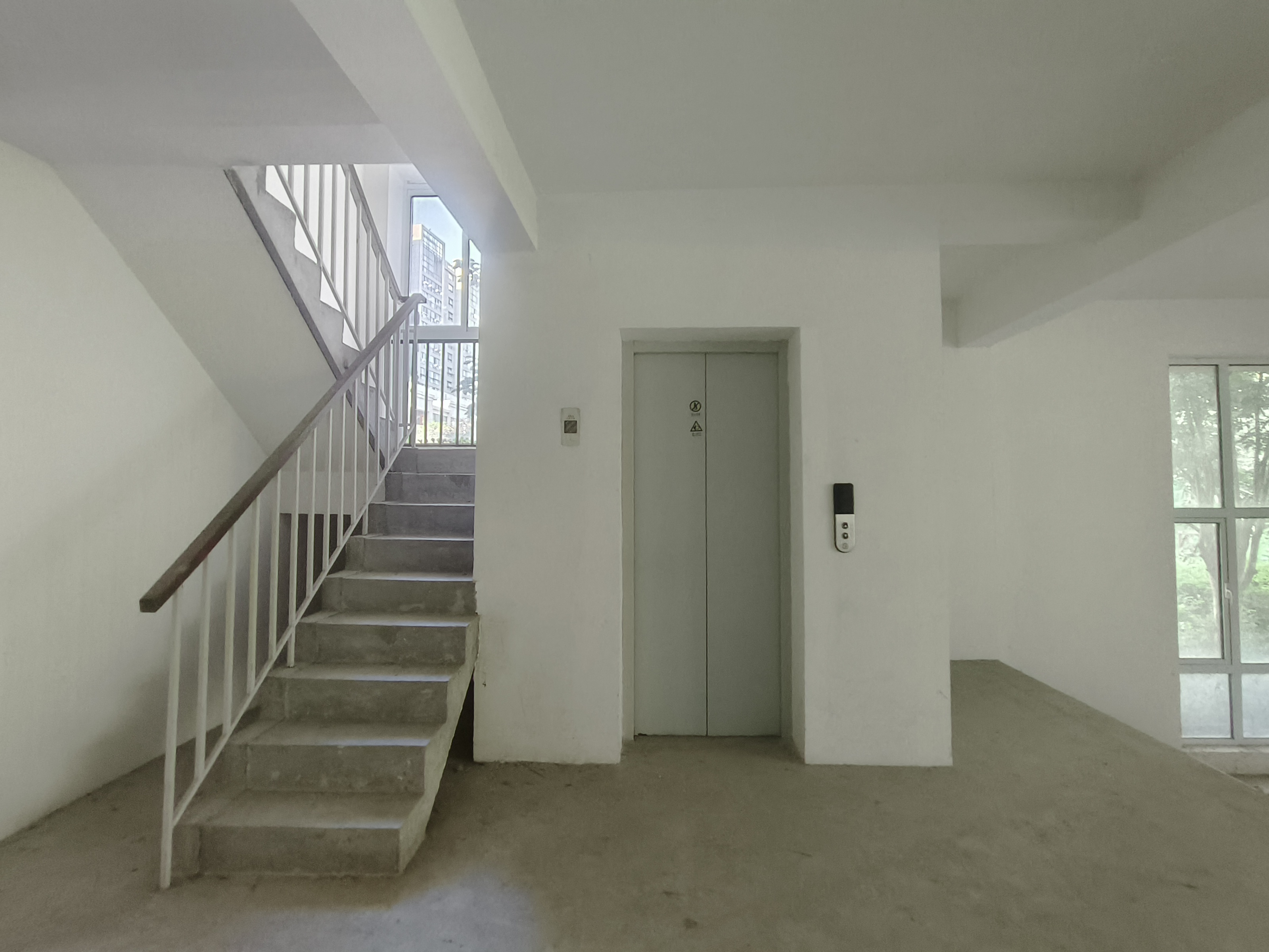 天安花园 5室2厅3卫 300m&sup2;