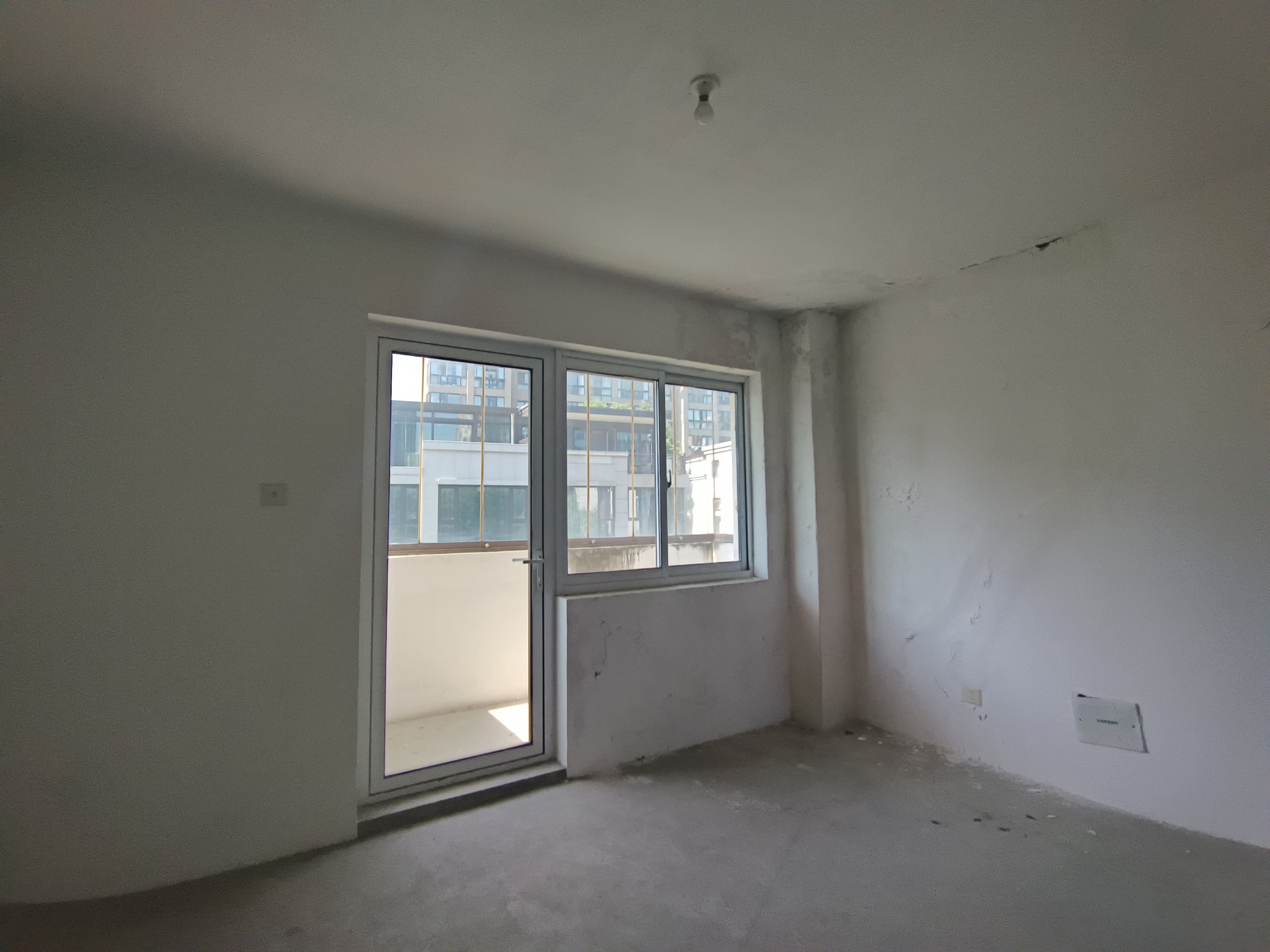 天安花园 5室2厅3卫 300m&sup2;