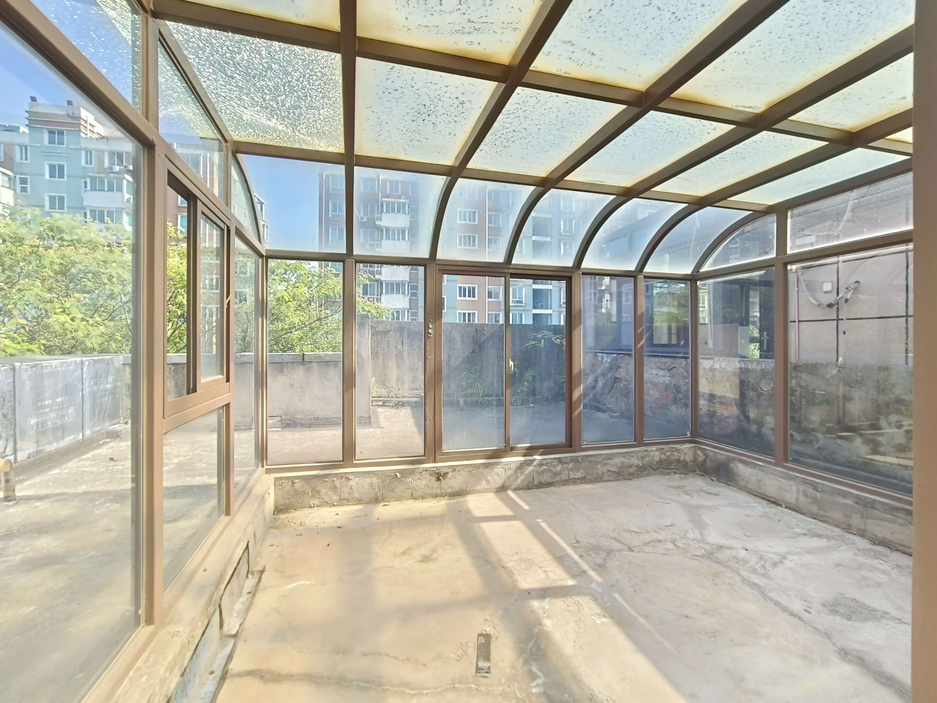 天安花园 5室2厅3卫 300m&sup2;