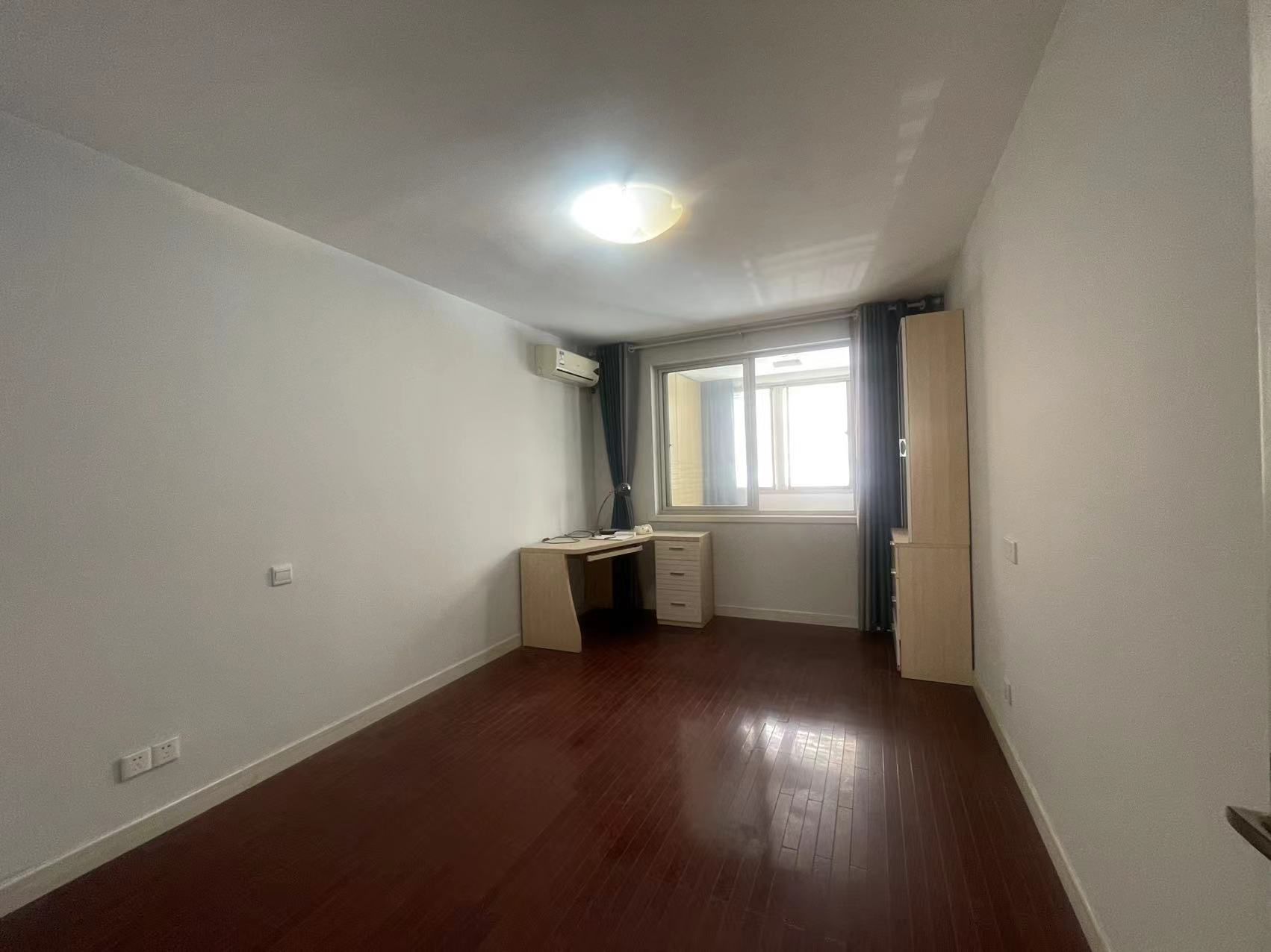 瑞丰花园南区 3室2厅1卫 135m&sup2;