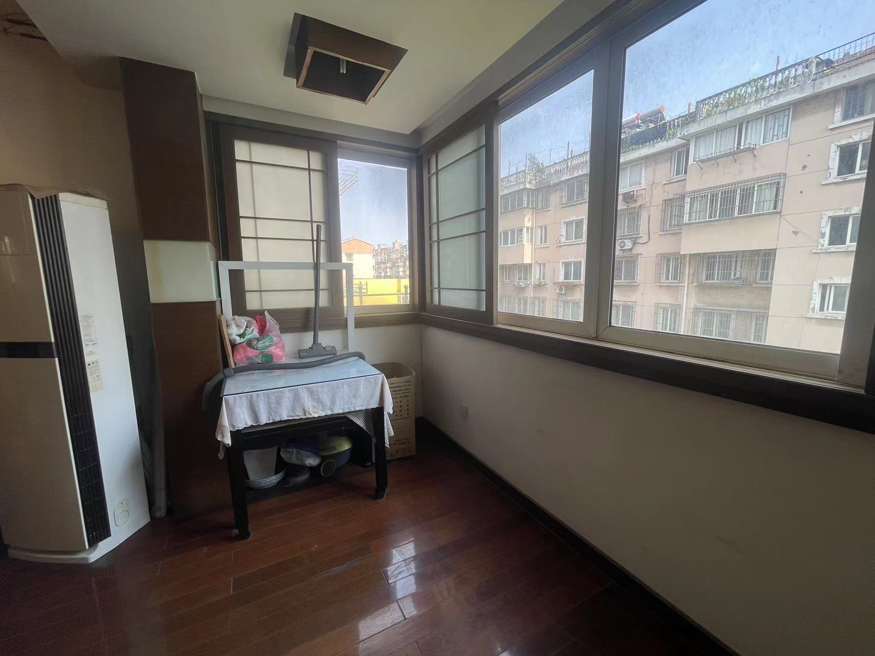 黎明花园 3室1厅1卫 130m&sup2;