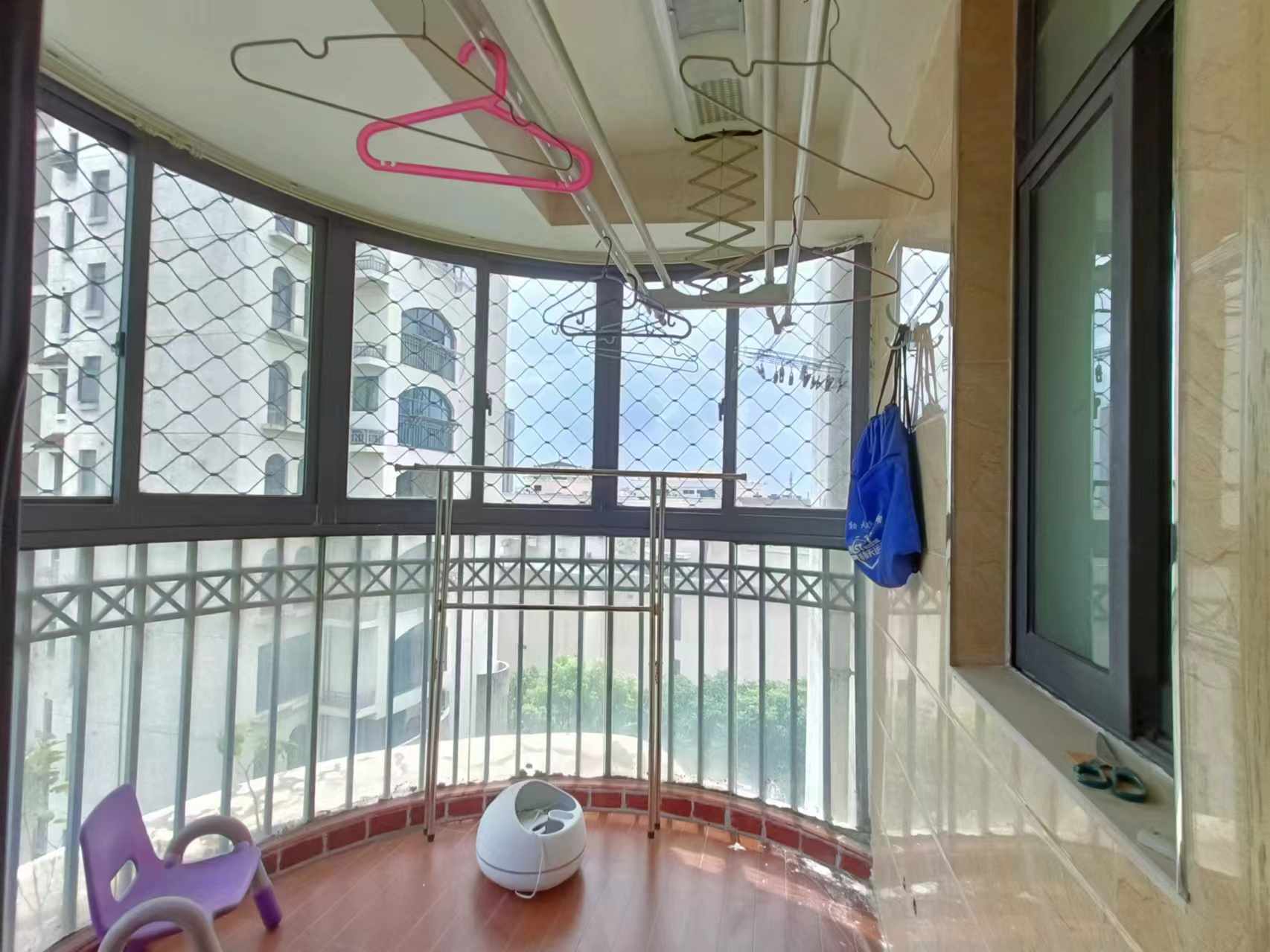 高迪晶城 3室2厅2卫 160m&sup2;