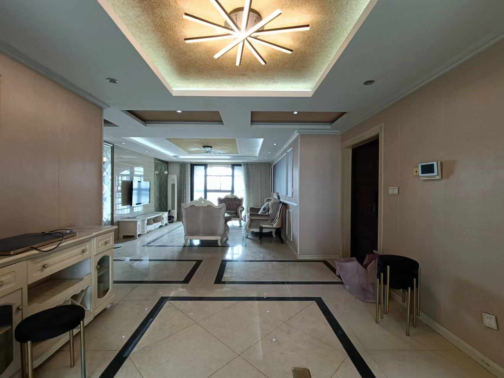 高迪晶城 3室2厅2卫 160m&sup2;