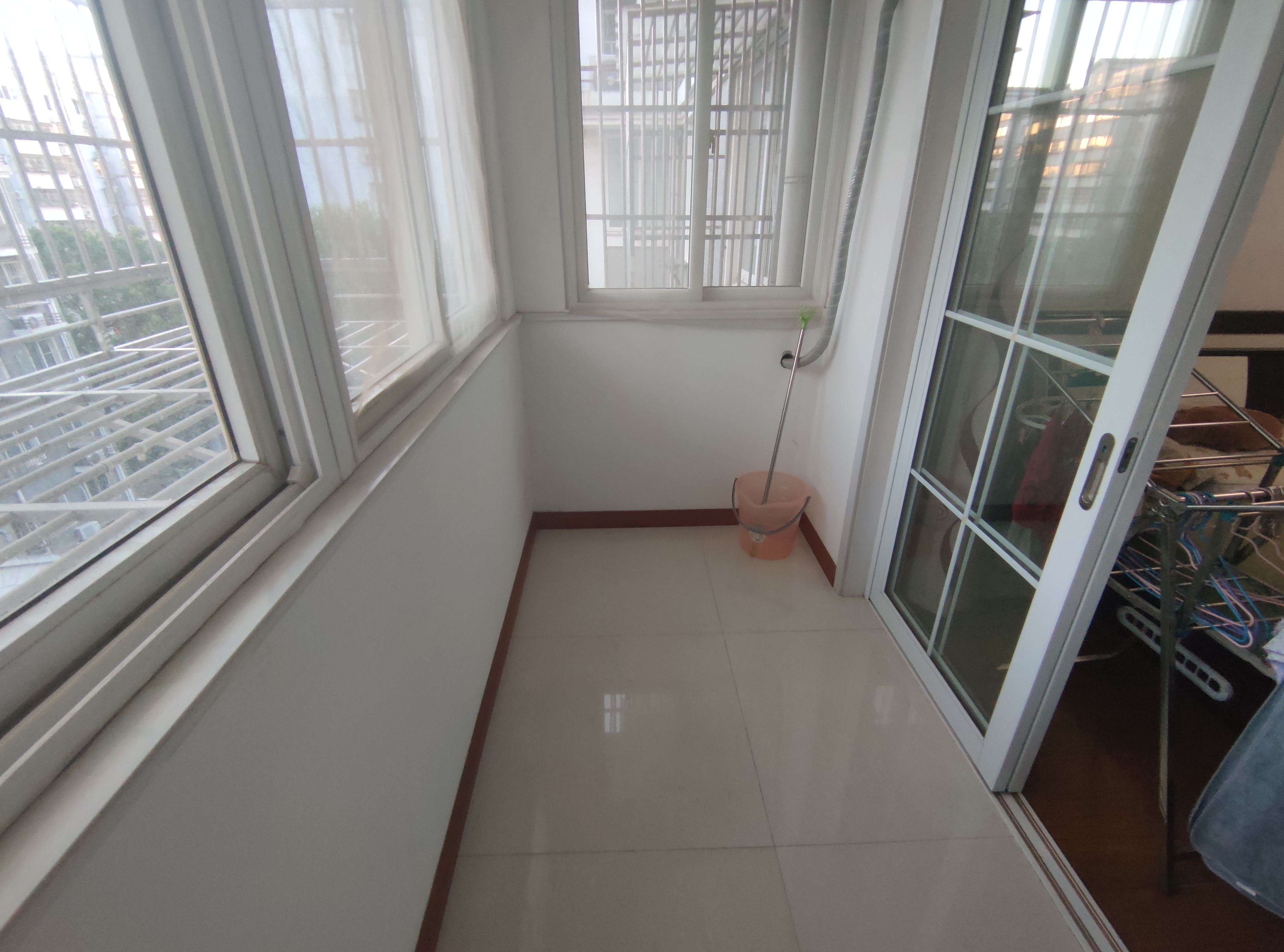 锦安花园一期 3室2厅1卫 122m&sup2;