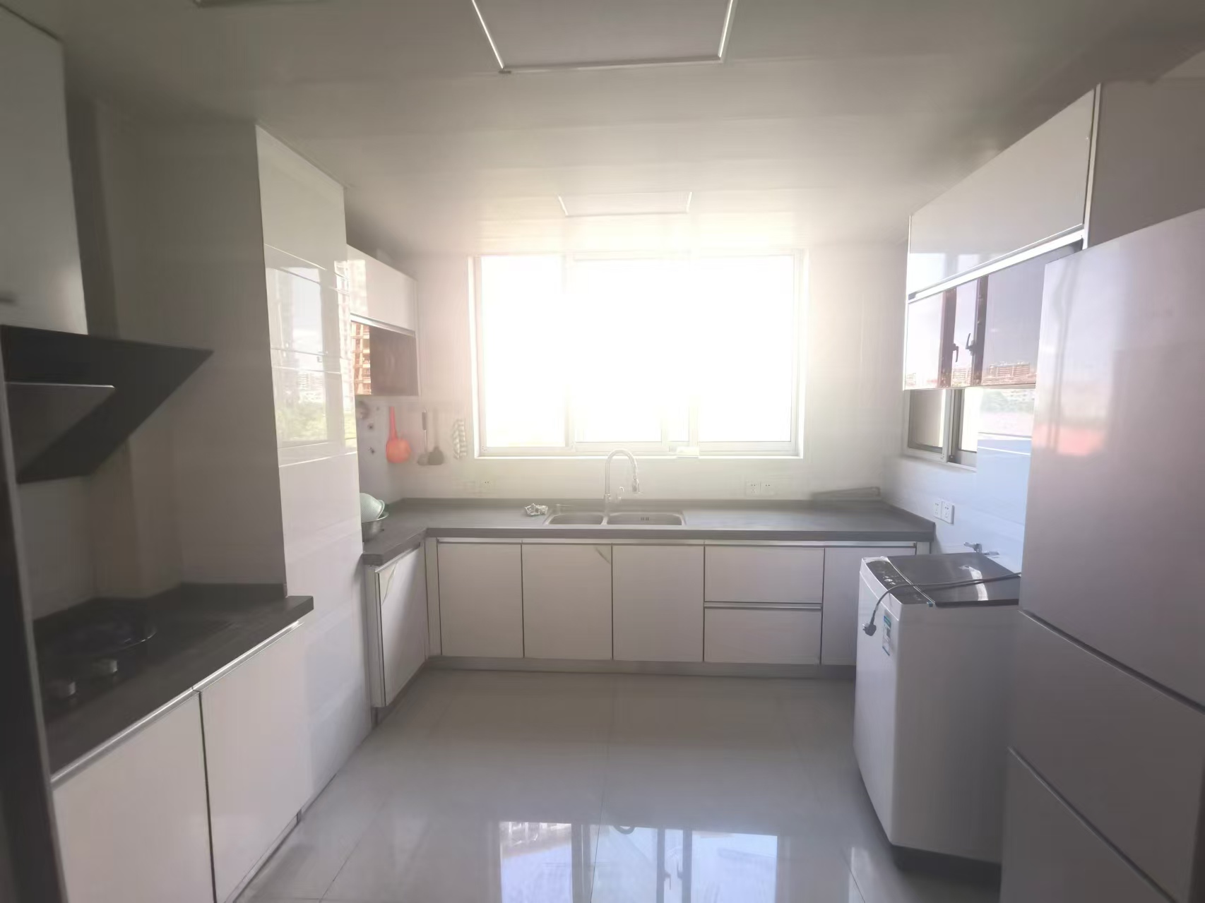 中南世纪花城二期 3室2厅2卫 128m&sup2;