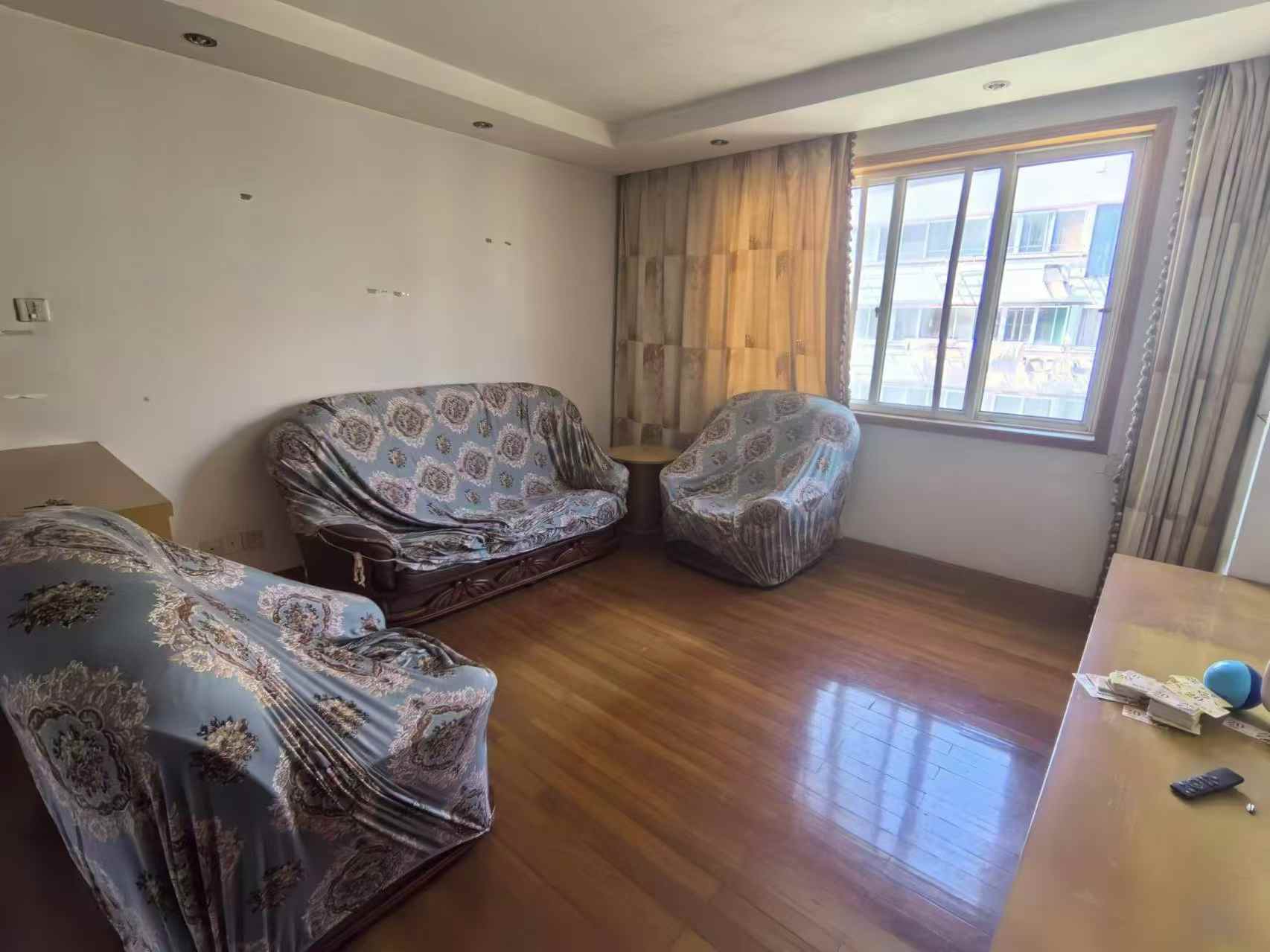 郭里园 3室2厅1卫 129m²
