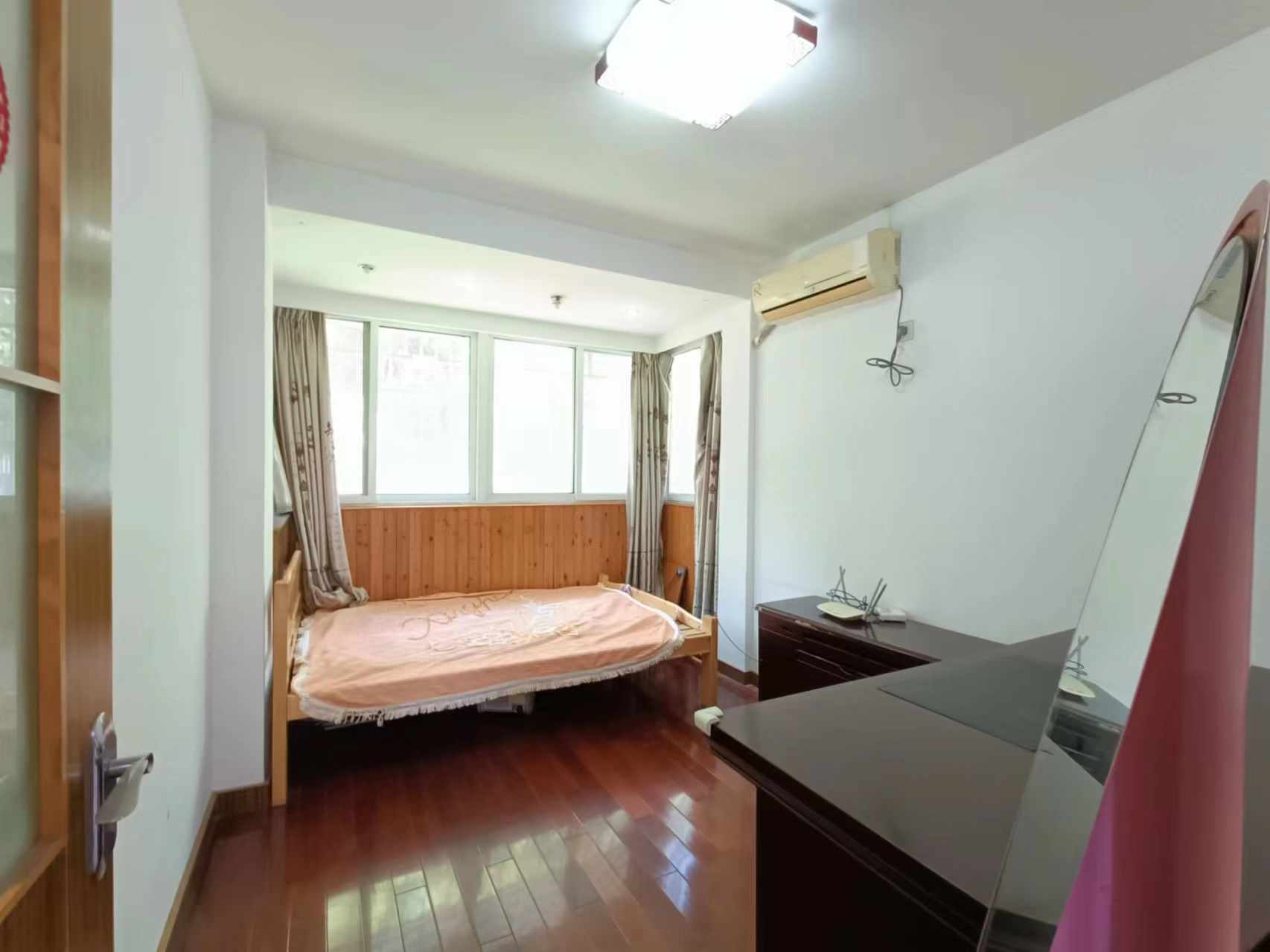 越江新村 3室2厅1卫 120m&sup2;