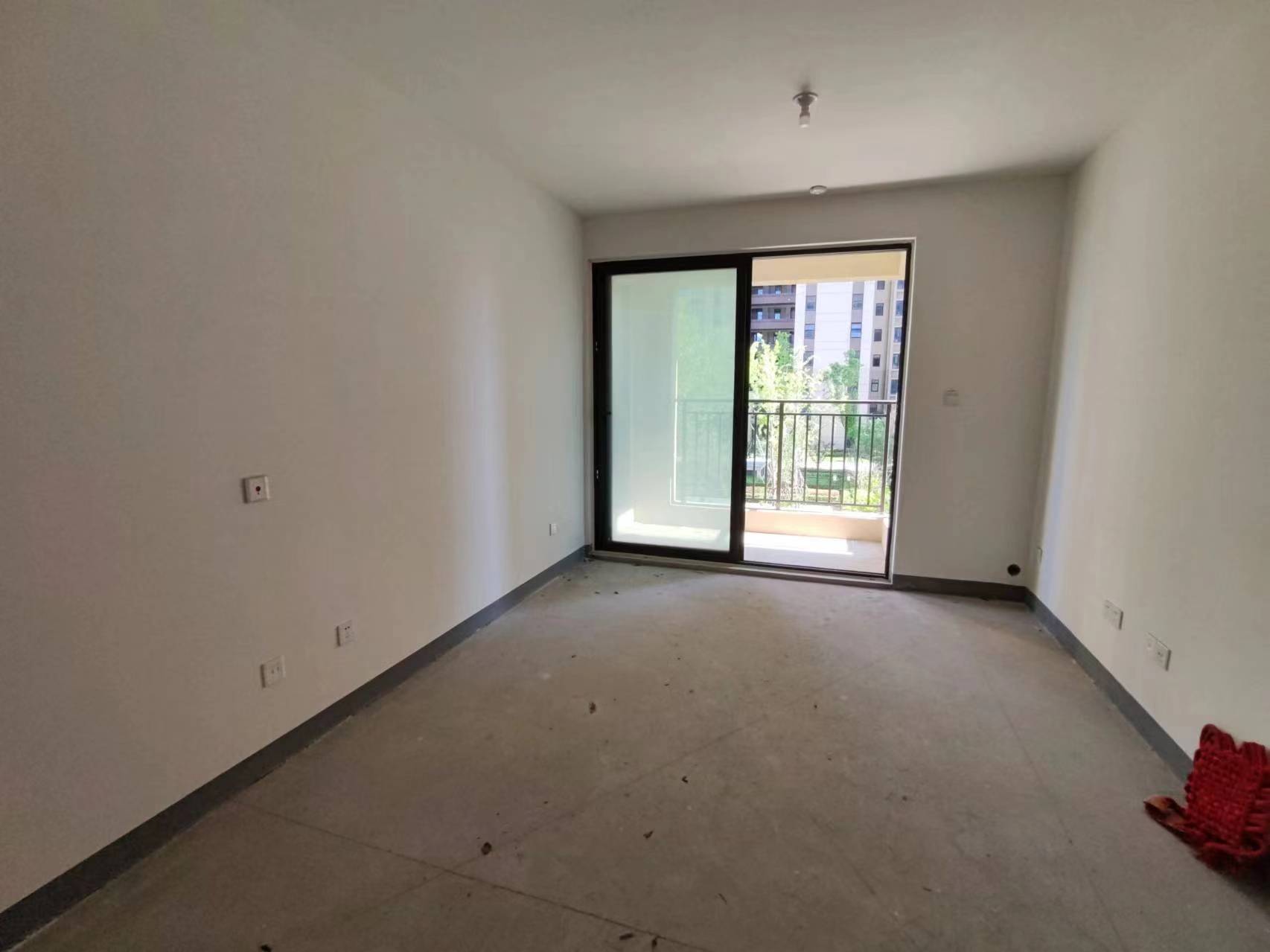 绿地新里城 3室2厅1卫 91m&sup2;