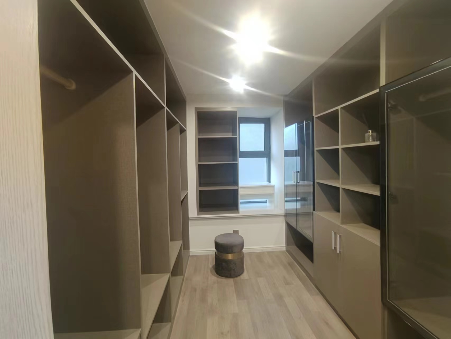 万达华府 3室2厅2卫 144.00m²