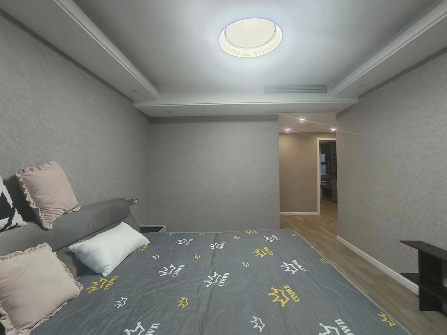 万达华府 3室2厅2卫 144.00m²