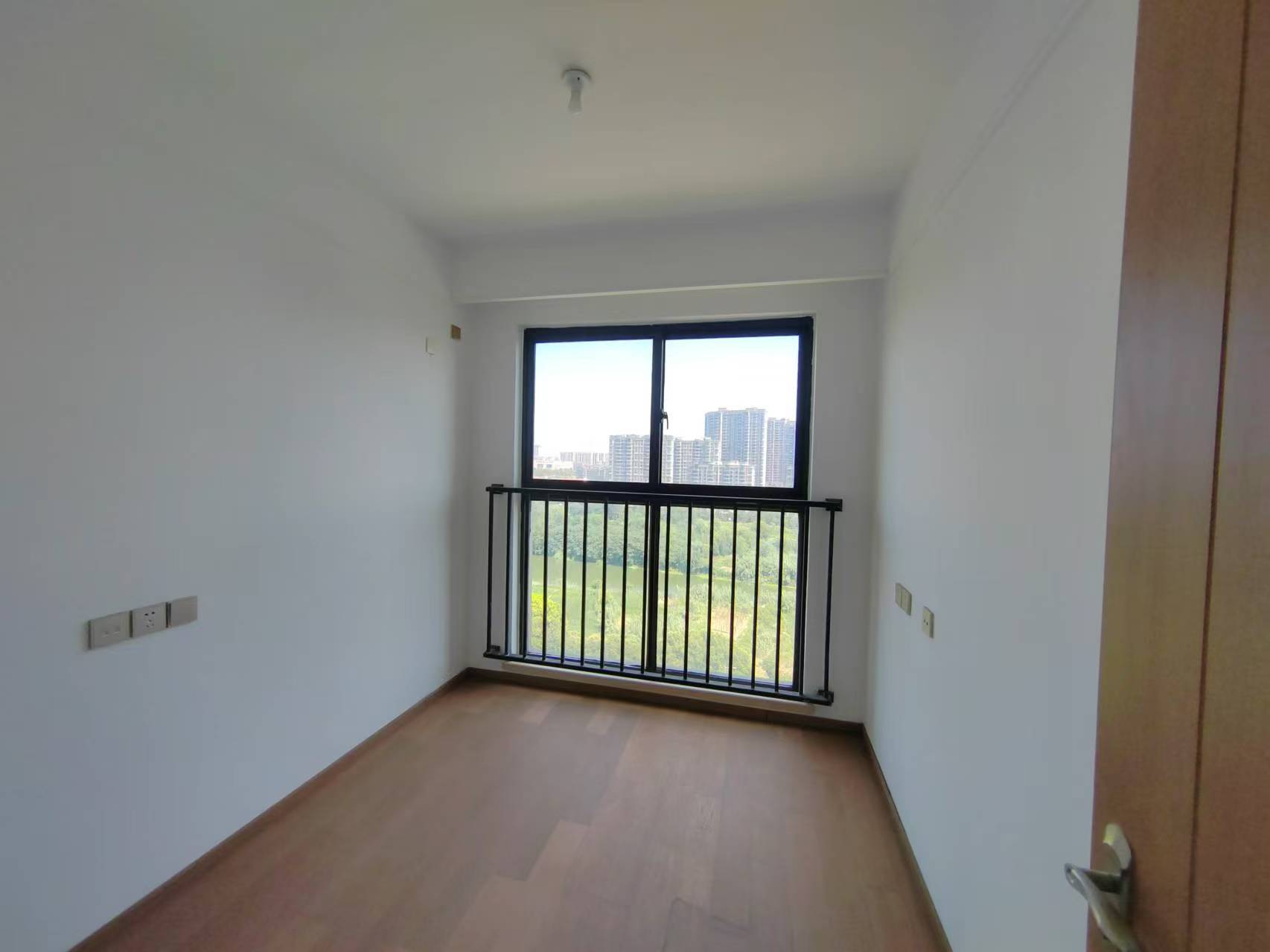 中南君悦府 4室2厅2卫 130m&sup2;