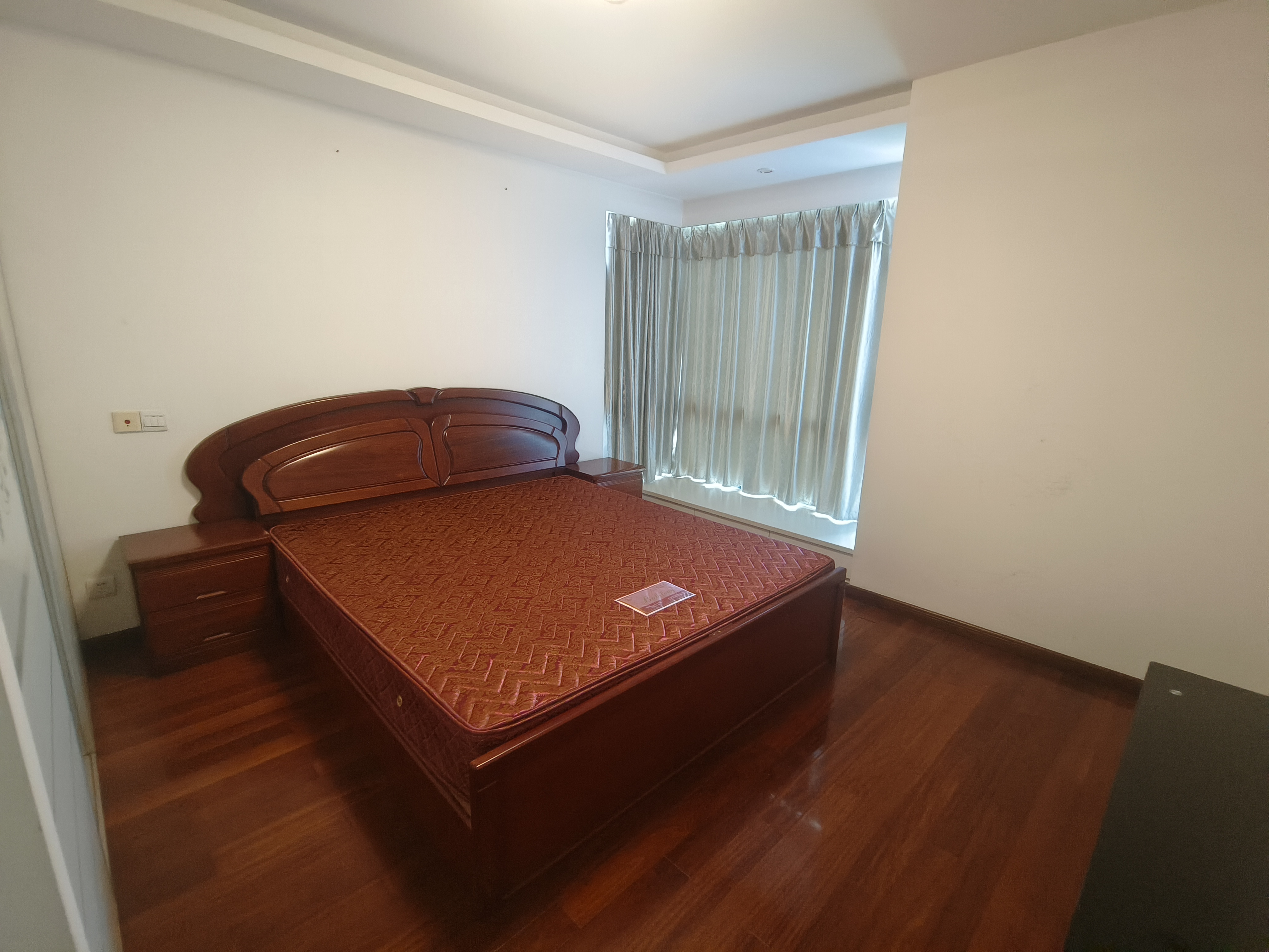 凤凰莱茵苑 4室2厅2卫 160m&sup2;