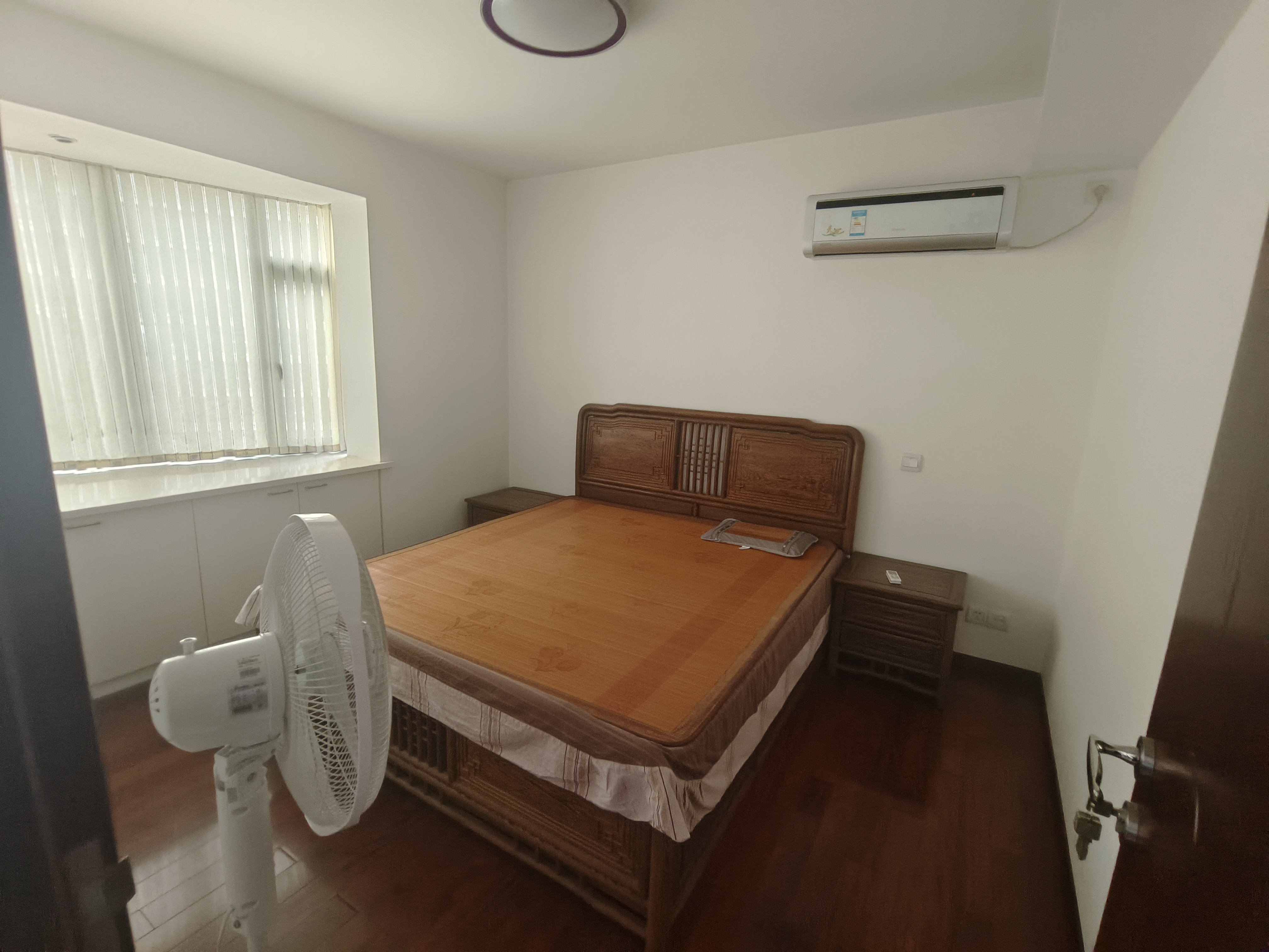 凤凰莱茵苑 4室2厅2卫 160m&sup2;