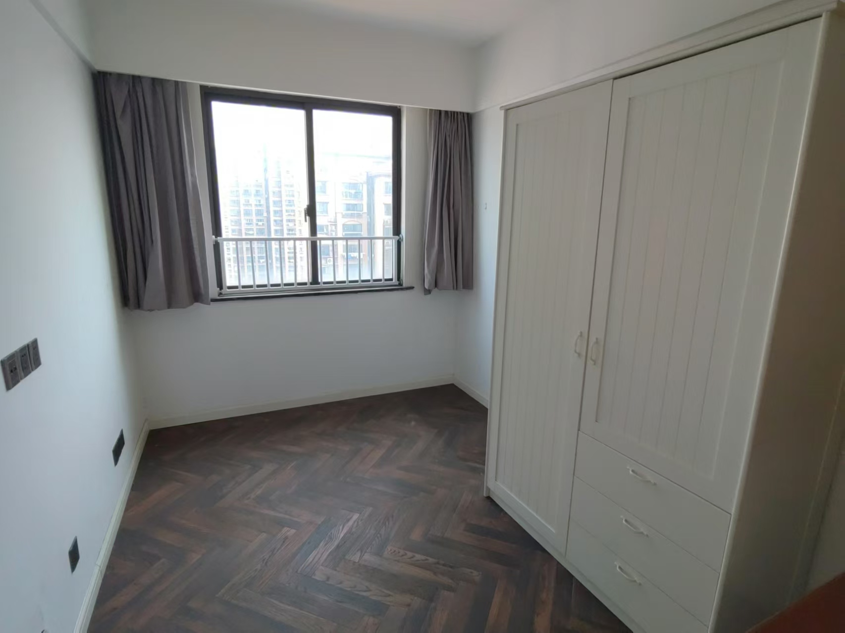 华强城 3室2厅2卫 126m&sup2;
