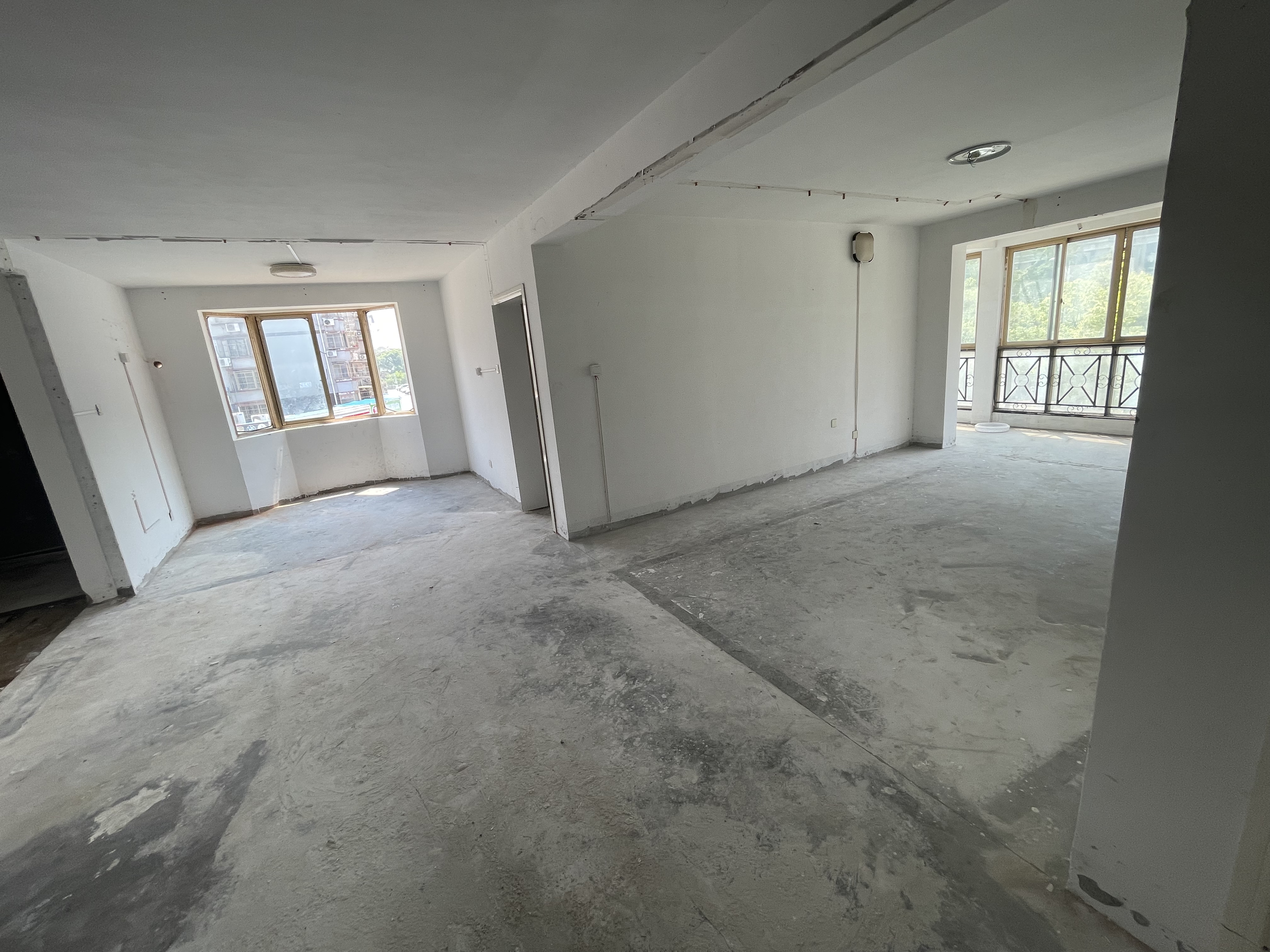 天都花苑 3室2厅1卫 135m²