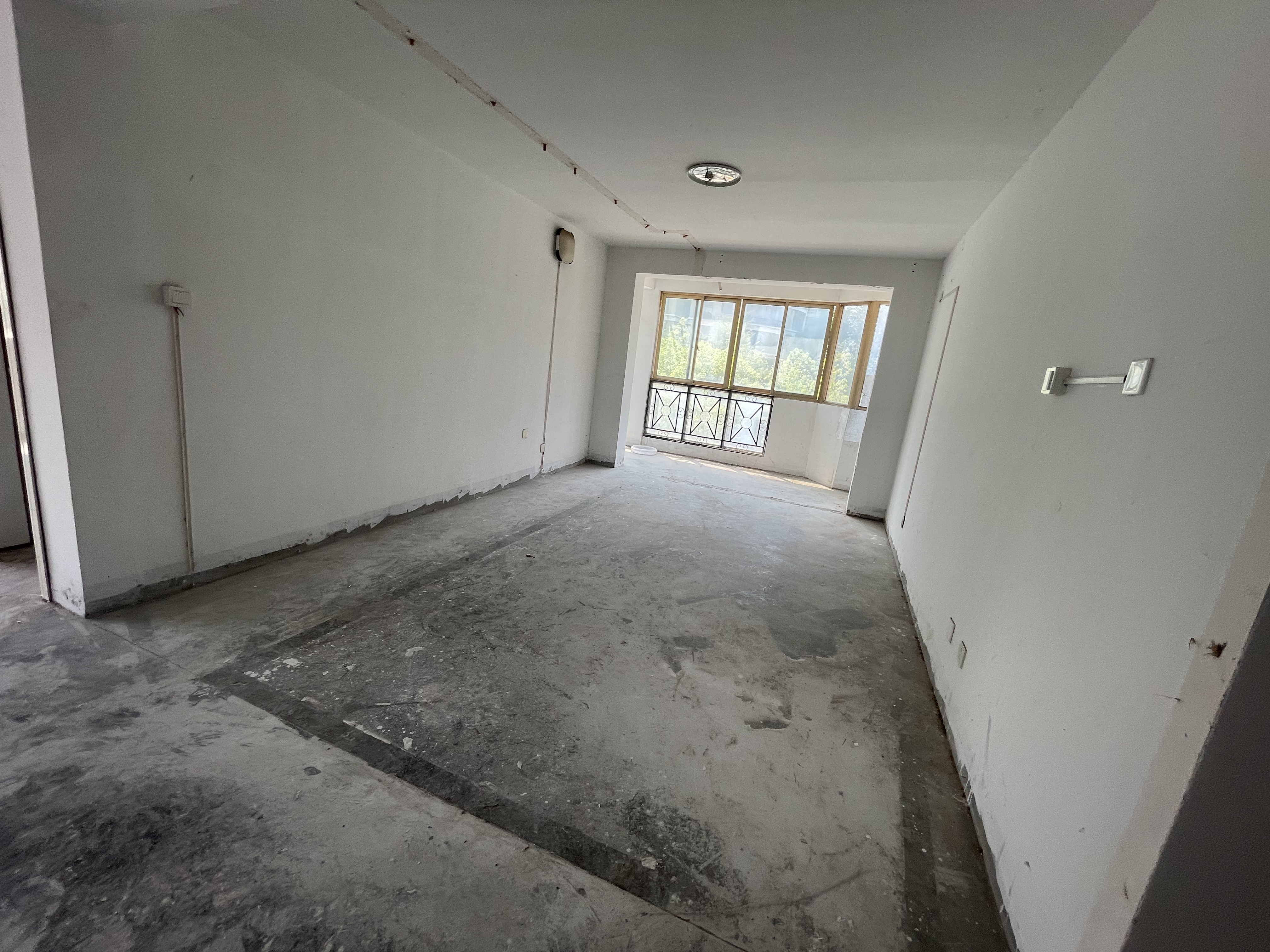 天都花苑 3室2厅1卫 135m²