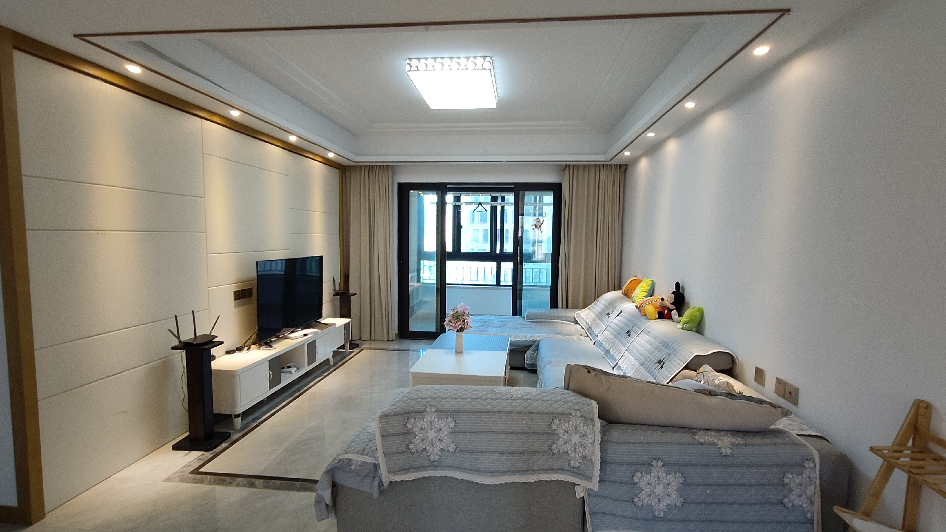 中南世纪花城三期 3室2厅2卫 132m²