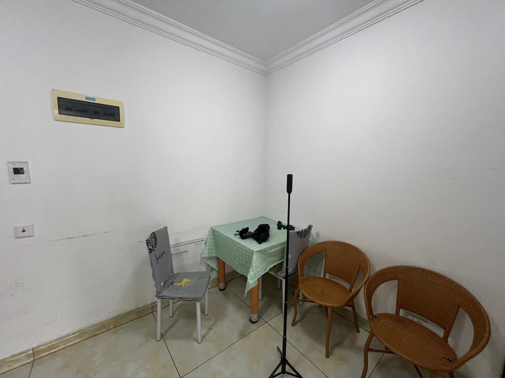 华强城 2室1厅1卫 90m²
