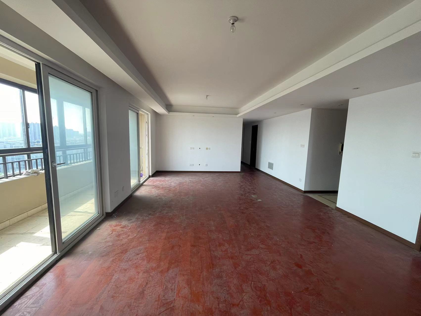 万科金域蓝湾 3室2厅2卫 135m²