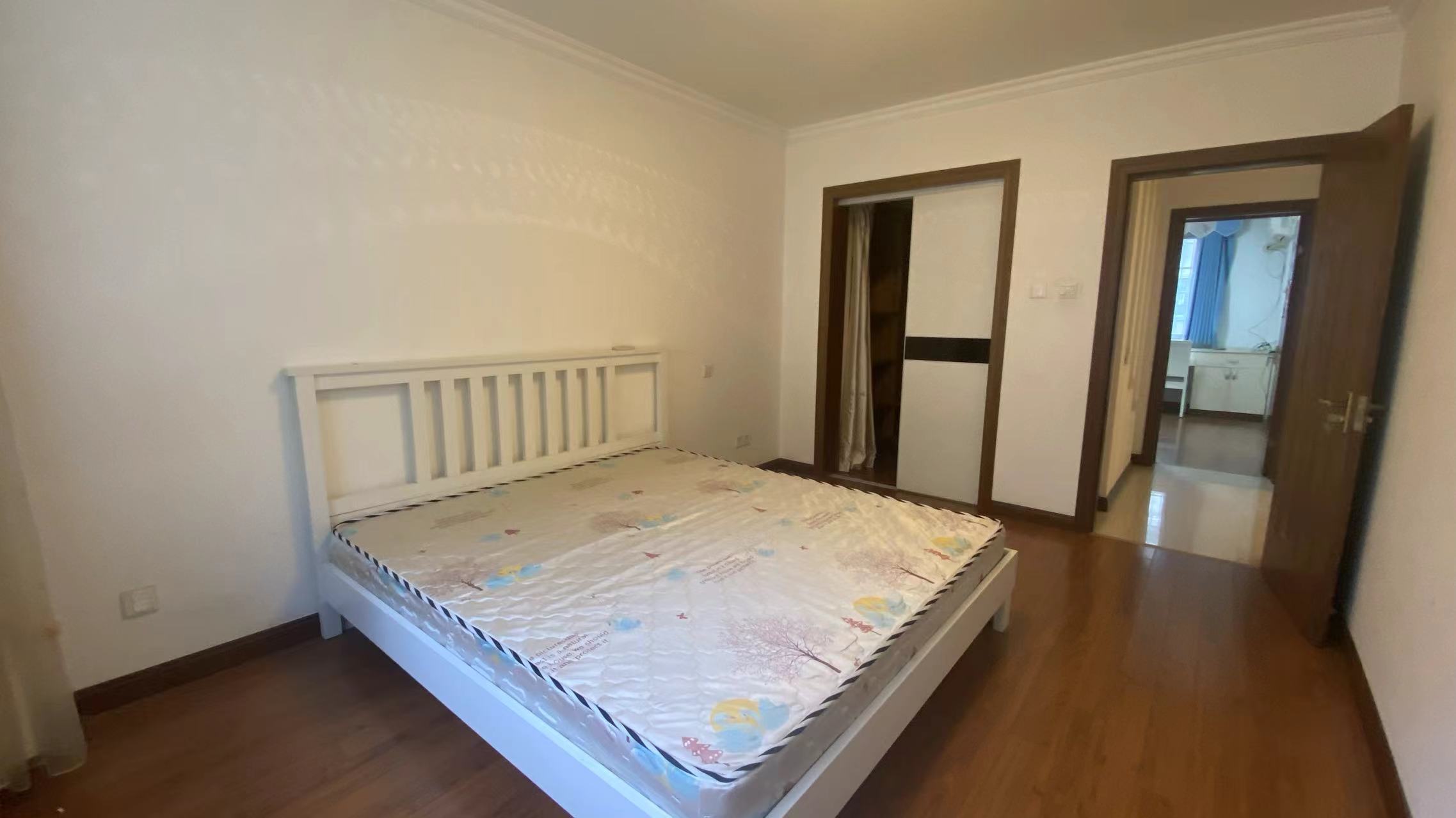 锦绣花园 3室2厅1卫 127m&sup2;