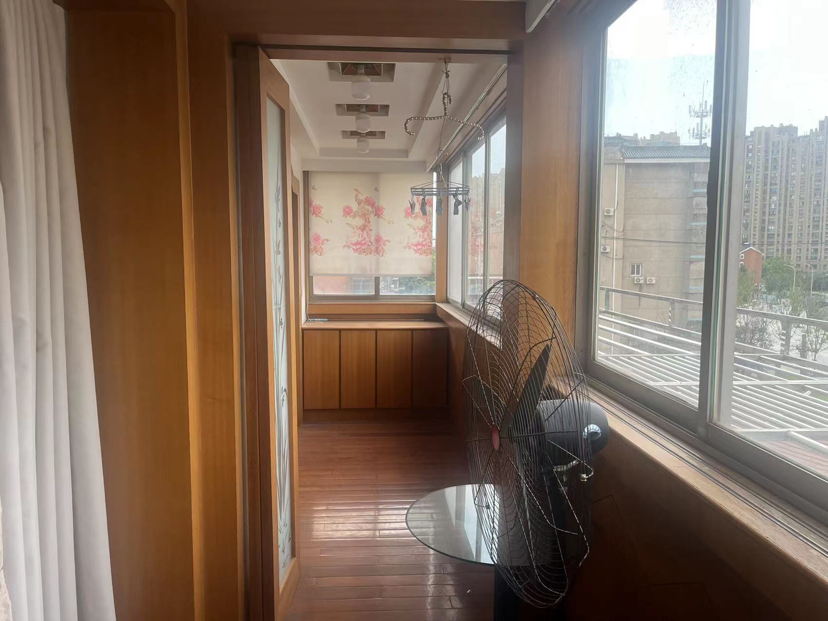 鸿运城市花苑 3室2厅1卫 130m²