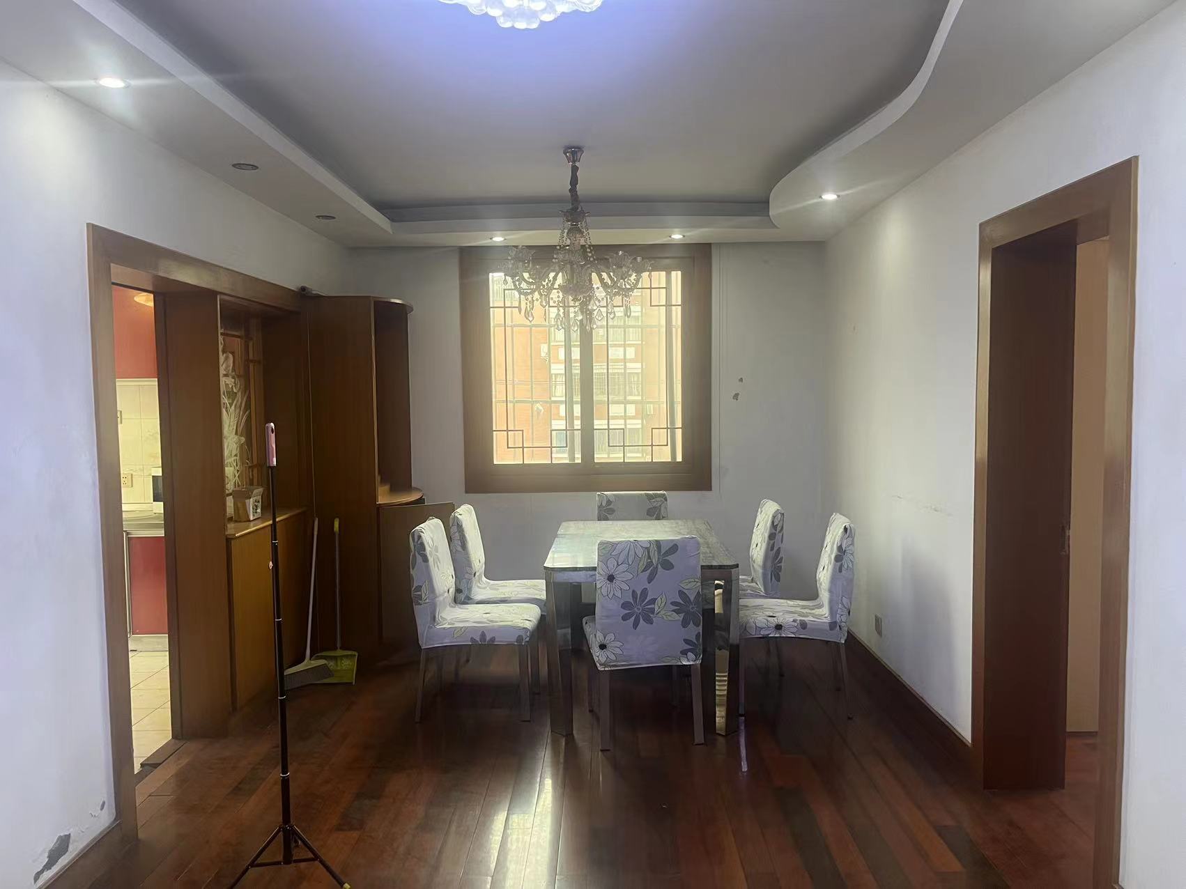 鸿运城市花苑 3室2厅1卫 130m²