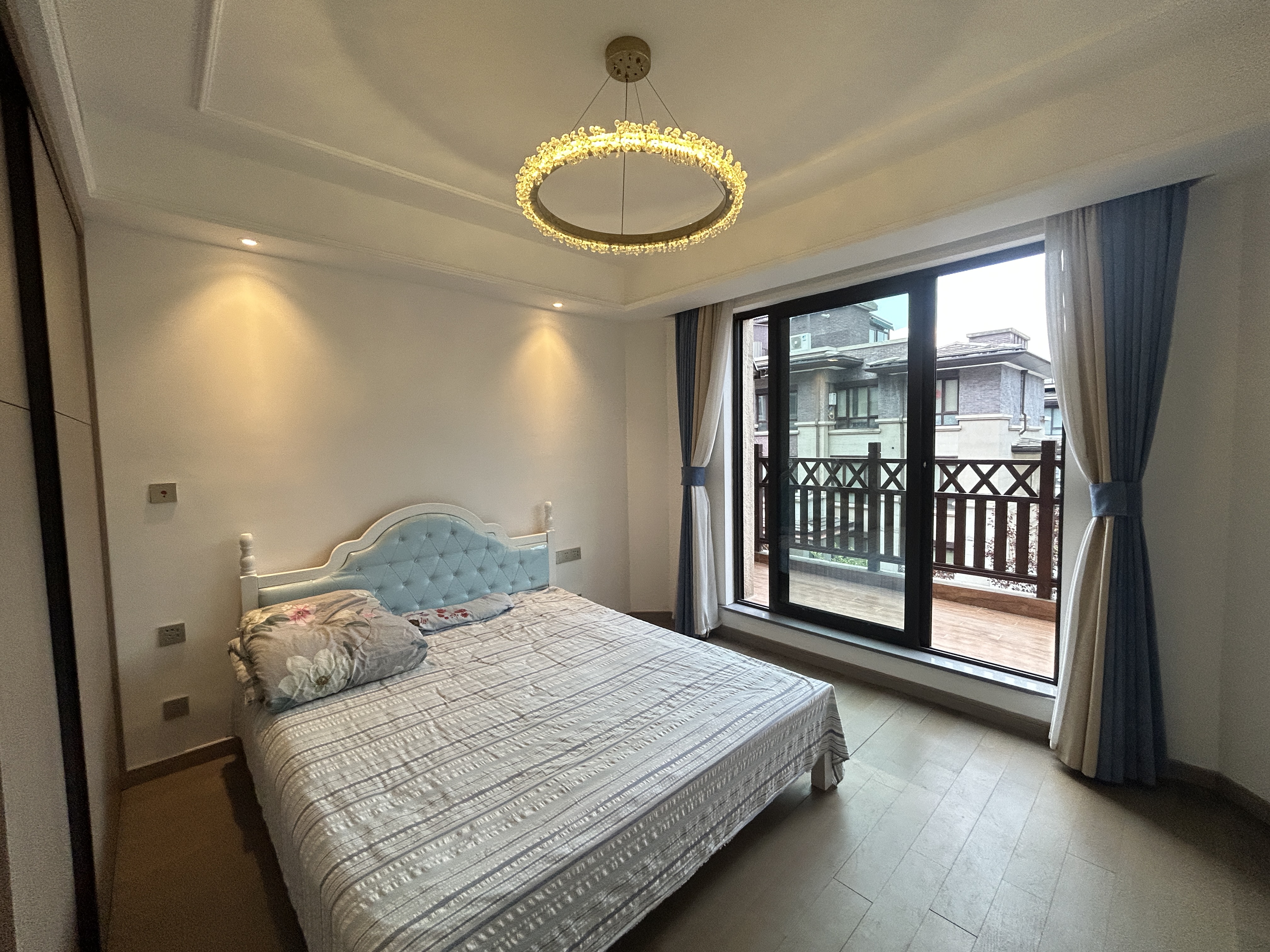 盛和九里香堤一期 3室2厅2卫 129.00m&sup2;