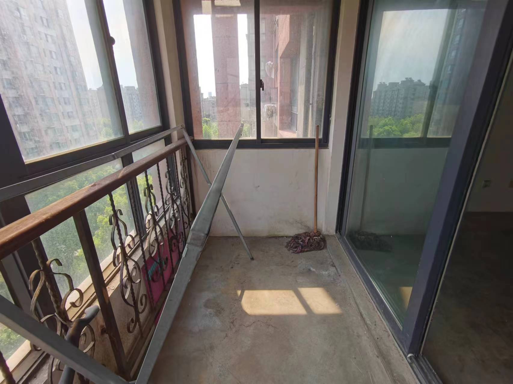 炜赋花苑 2室2厅1卫 89m&sup2;