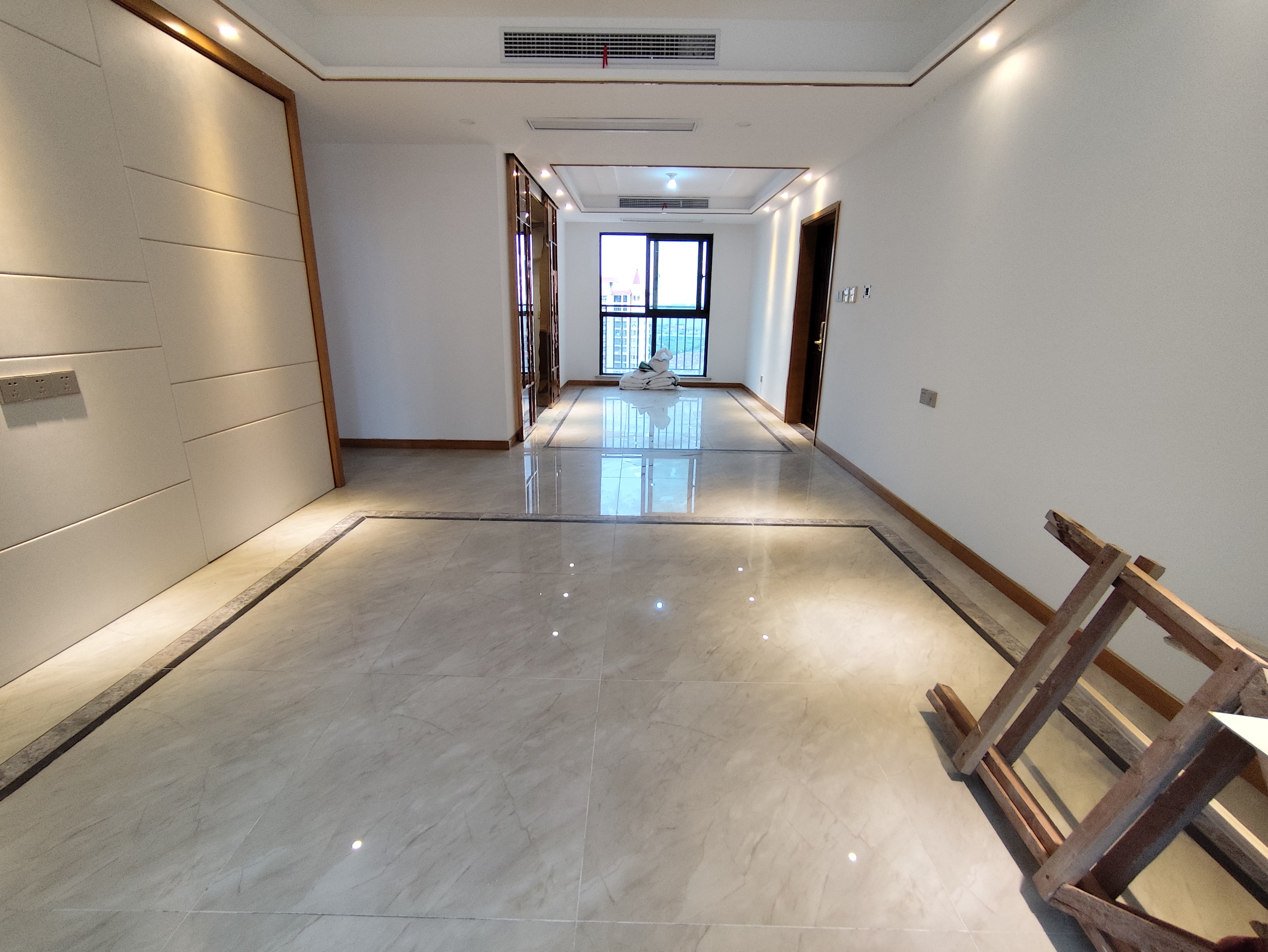 中南世纪花城三期 3室2厅2卫 130.00m&sup2;