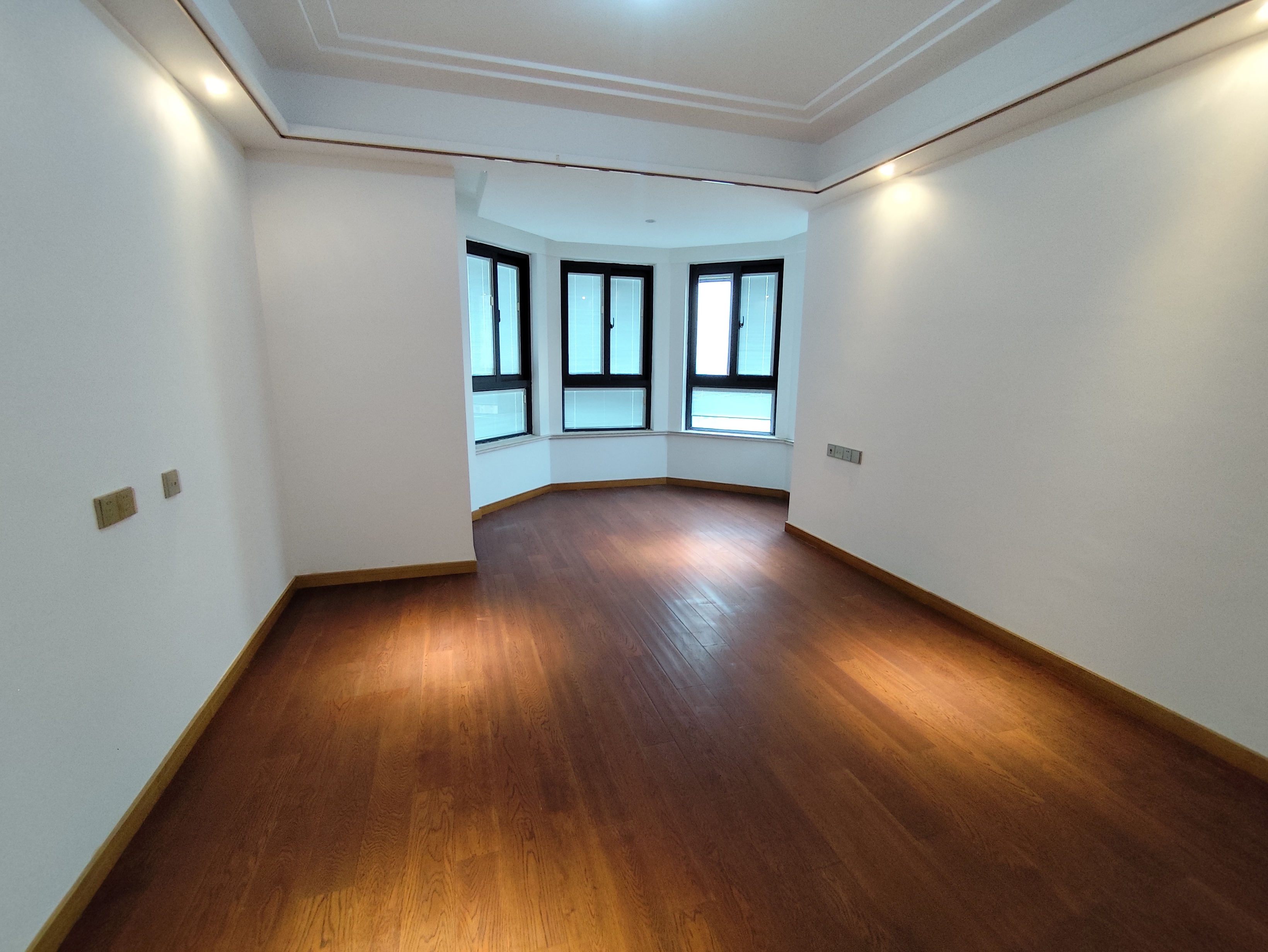 中南世纪花城三期 3室2厅2卫 130.00m&sup2;