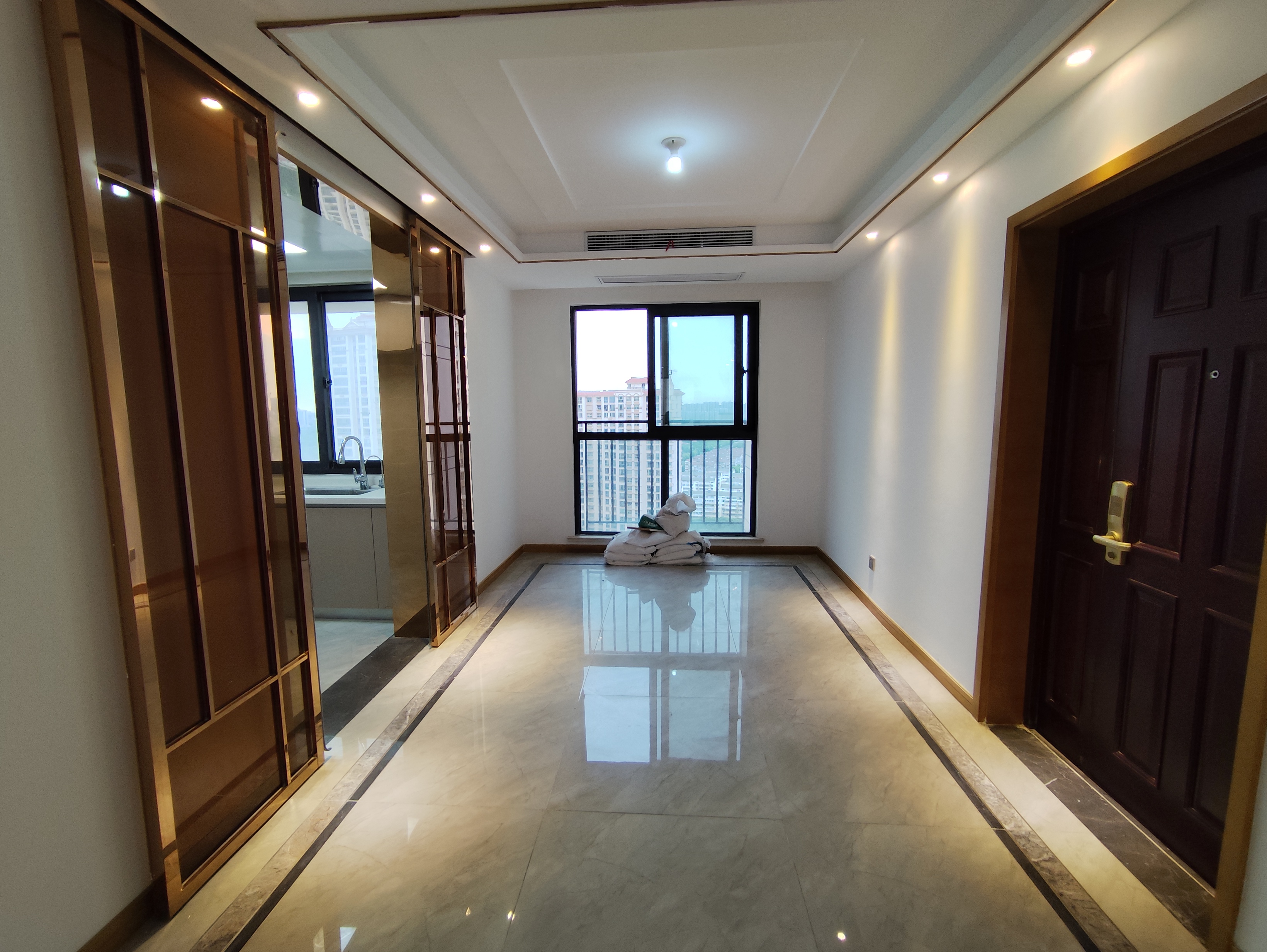 中南世纪花城三期 3室2厅2卫 130.00m²