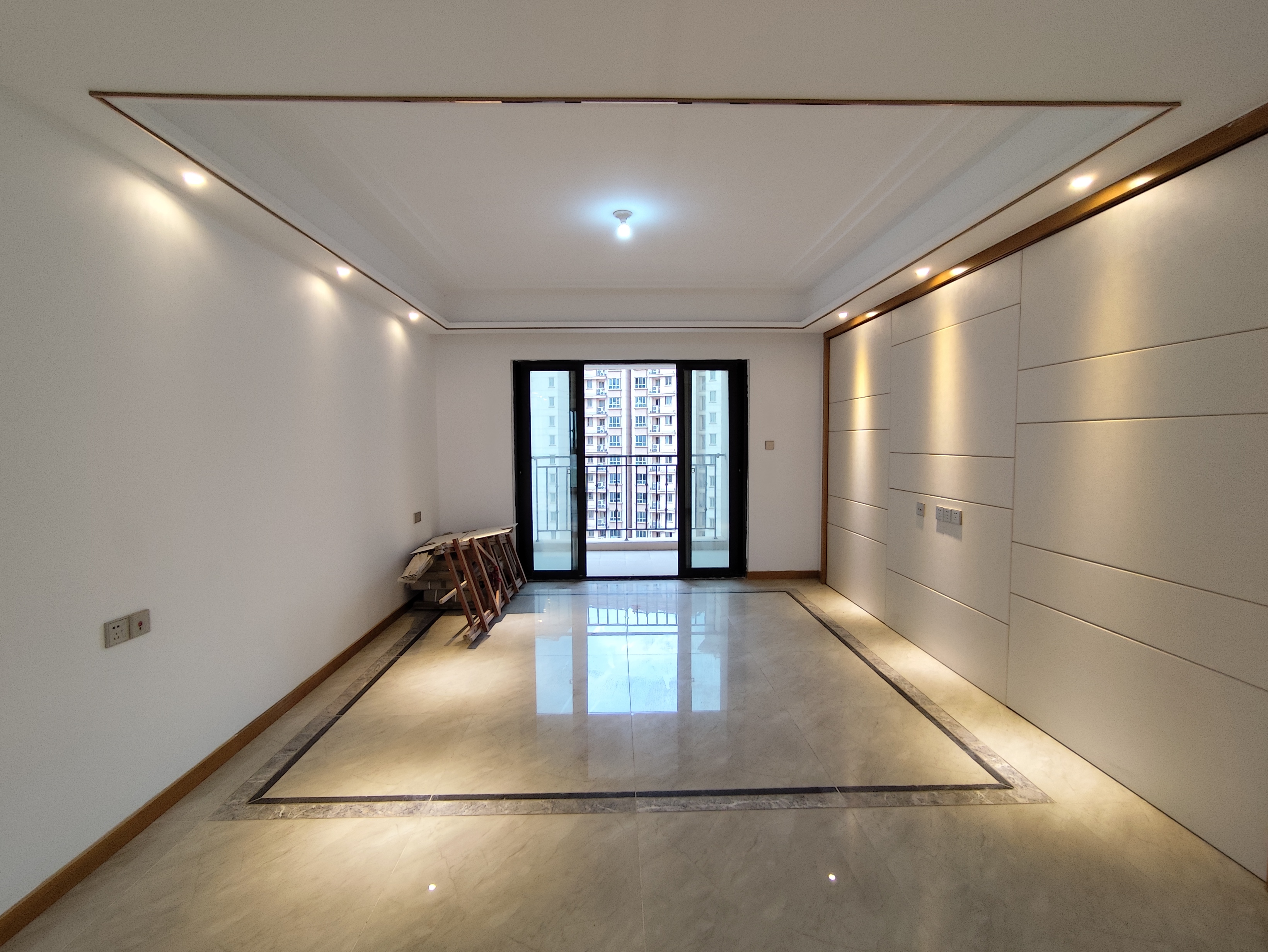 中南世纪花城三期 3室2厅2卫 130.00m&sup2;
